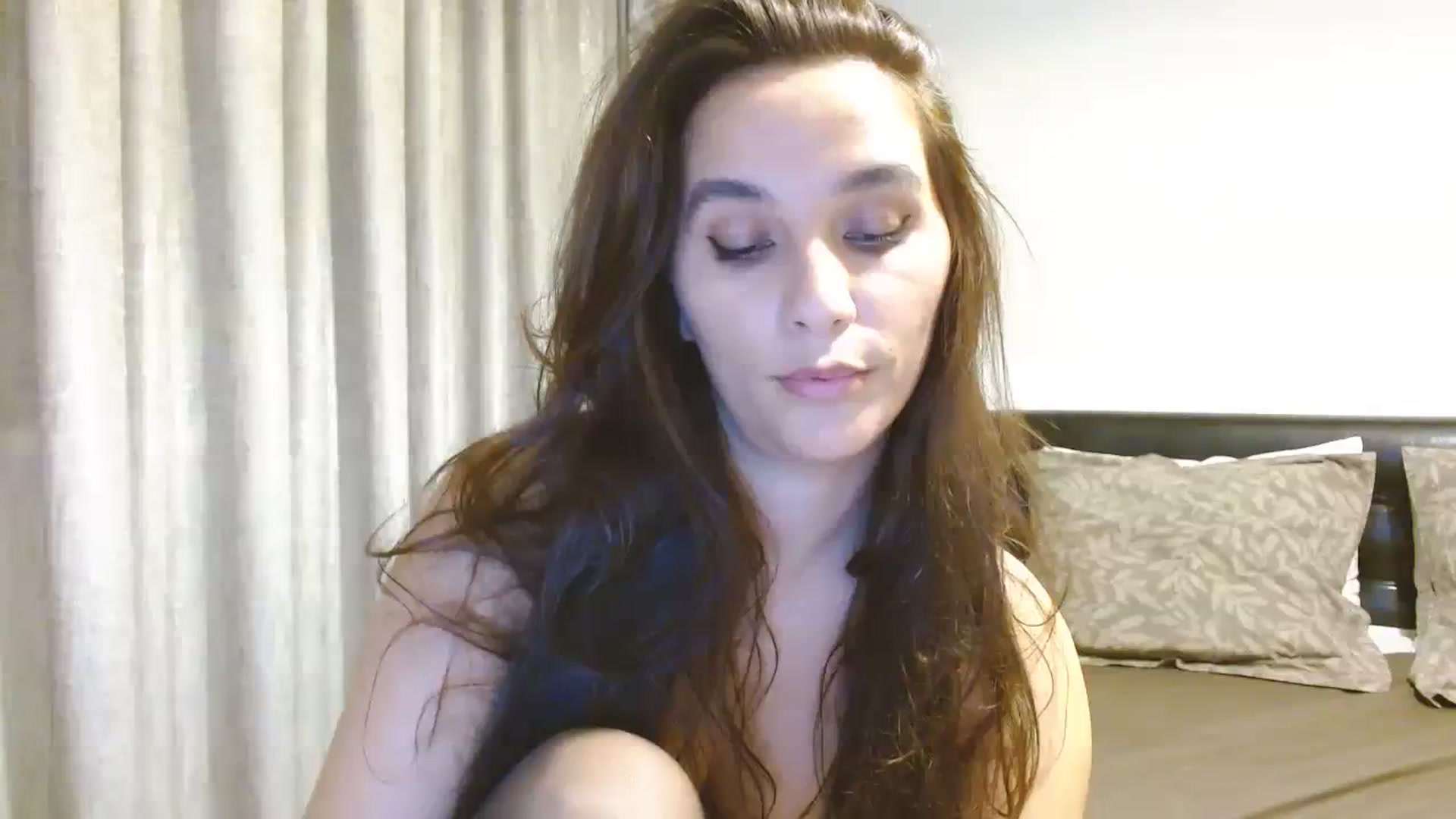 Gallery image thumbnail from DEAR_AMORE's myfreecams stream on, 10/17/2023, 24:51 image 18 of 20
