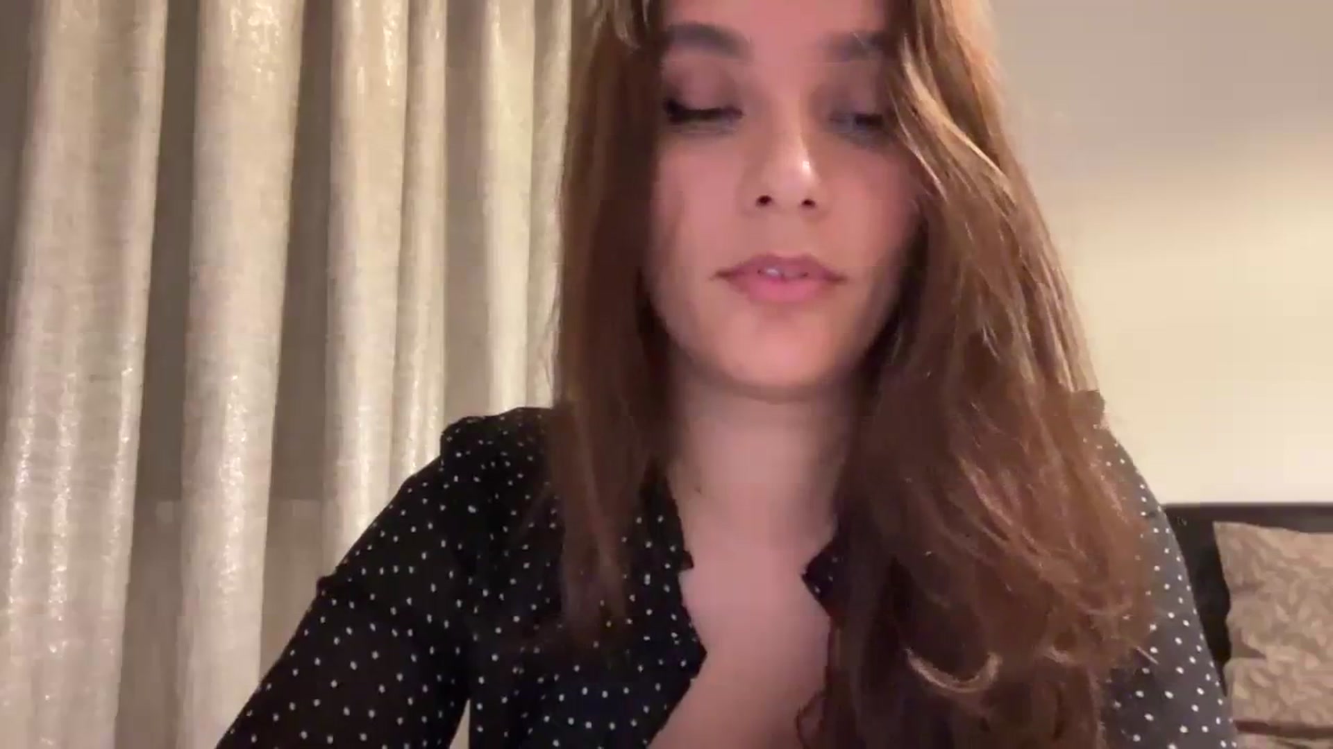 Gallery image thumbnail from DEAR_AMORE's myfreecams stream on, 10/22/2023, 01:14 image 4 of 20
