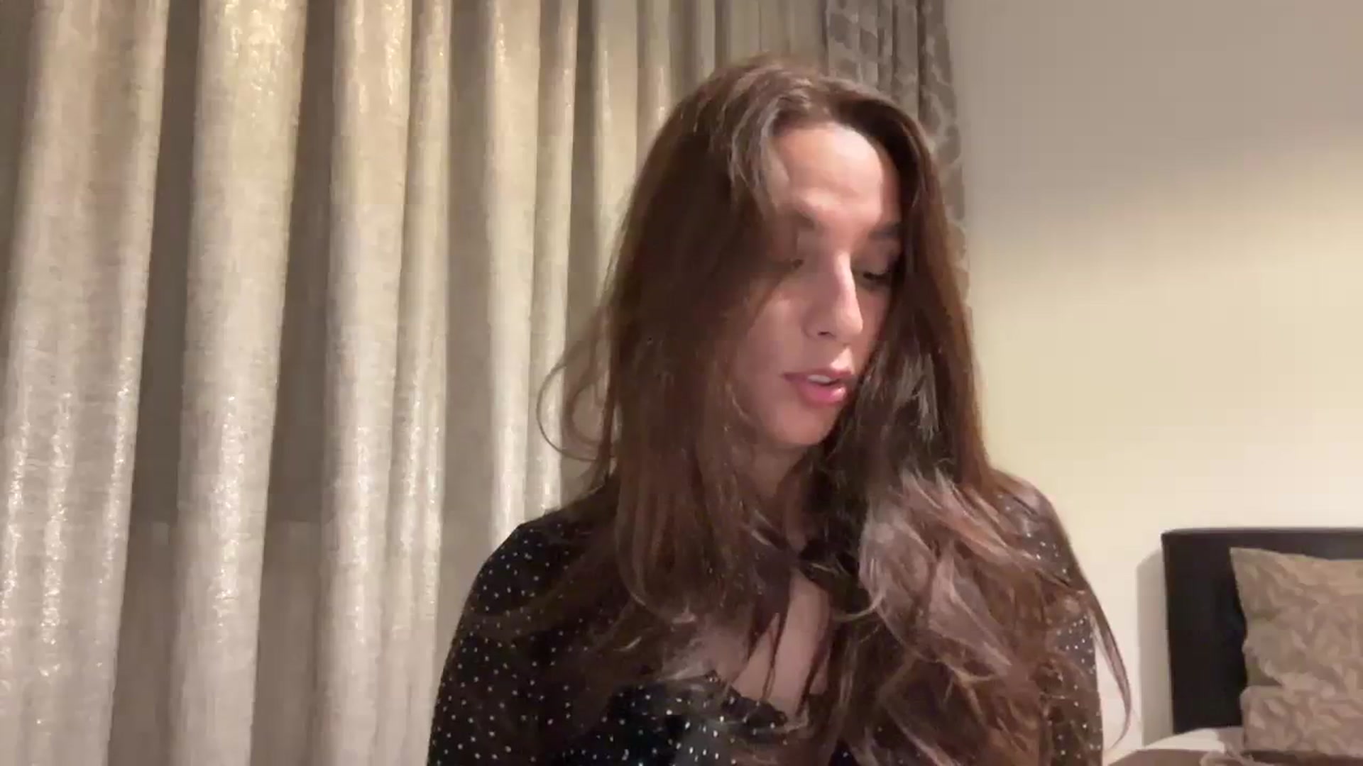Gallery image thumbnail from DEAR_AMORE's myfreecams stream on, 10/22/2023, 01:14 image 17 of 20