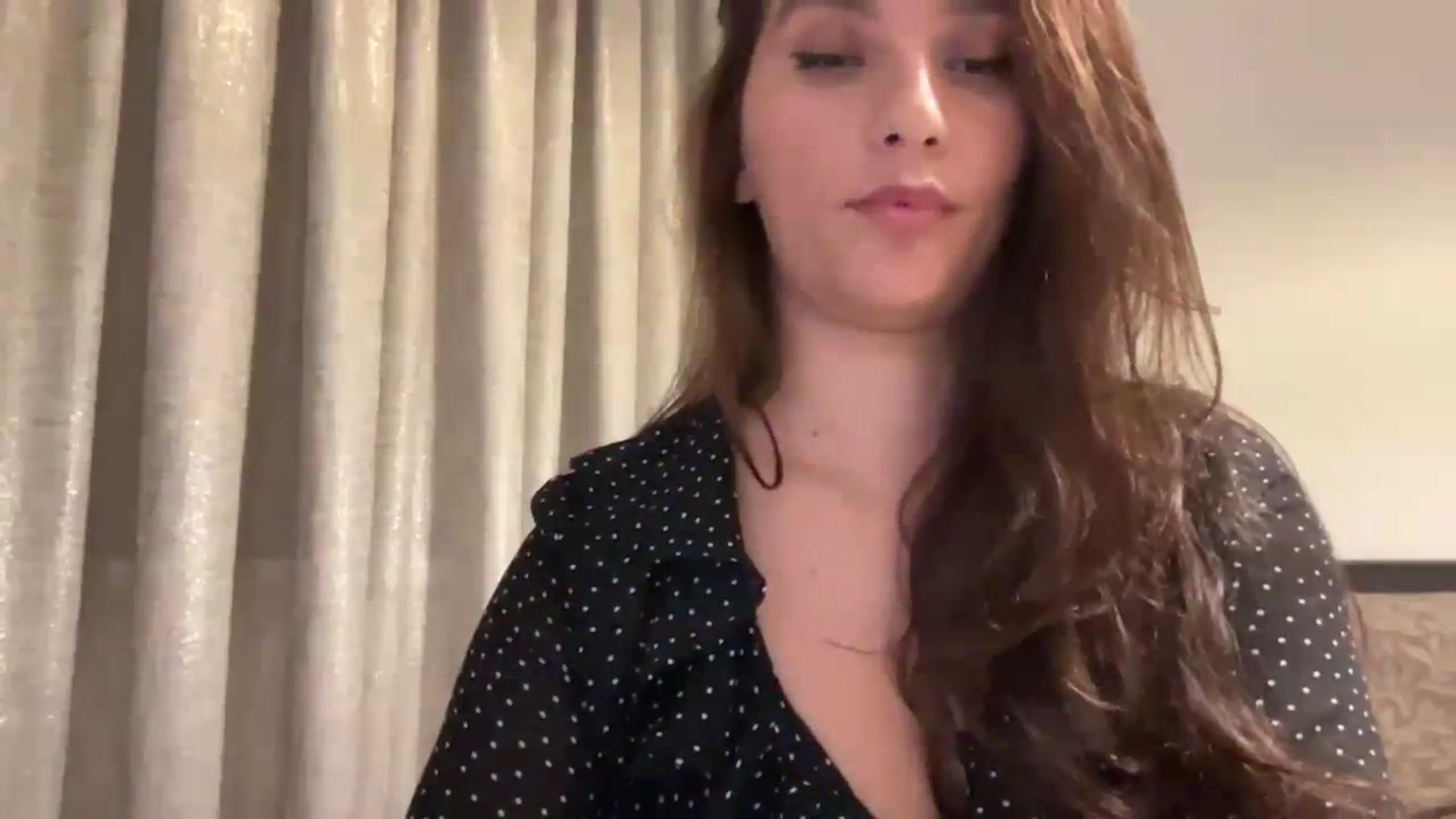 Gallery image thumbnail from DEAR_AMORE's myfreecams stream on, 10/22/2023, 01:14 image 9 of 20