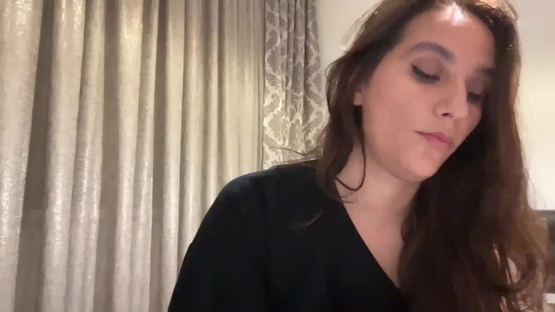 Gallery image thumbnail from DEAR_AMORE's myfreecams stream on, 10/23/2023, 24:10 image 18 of 20
