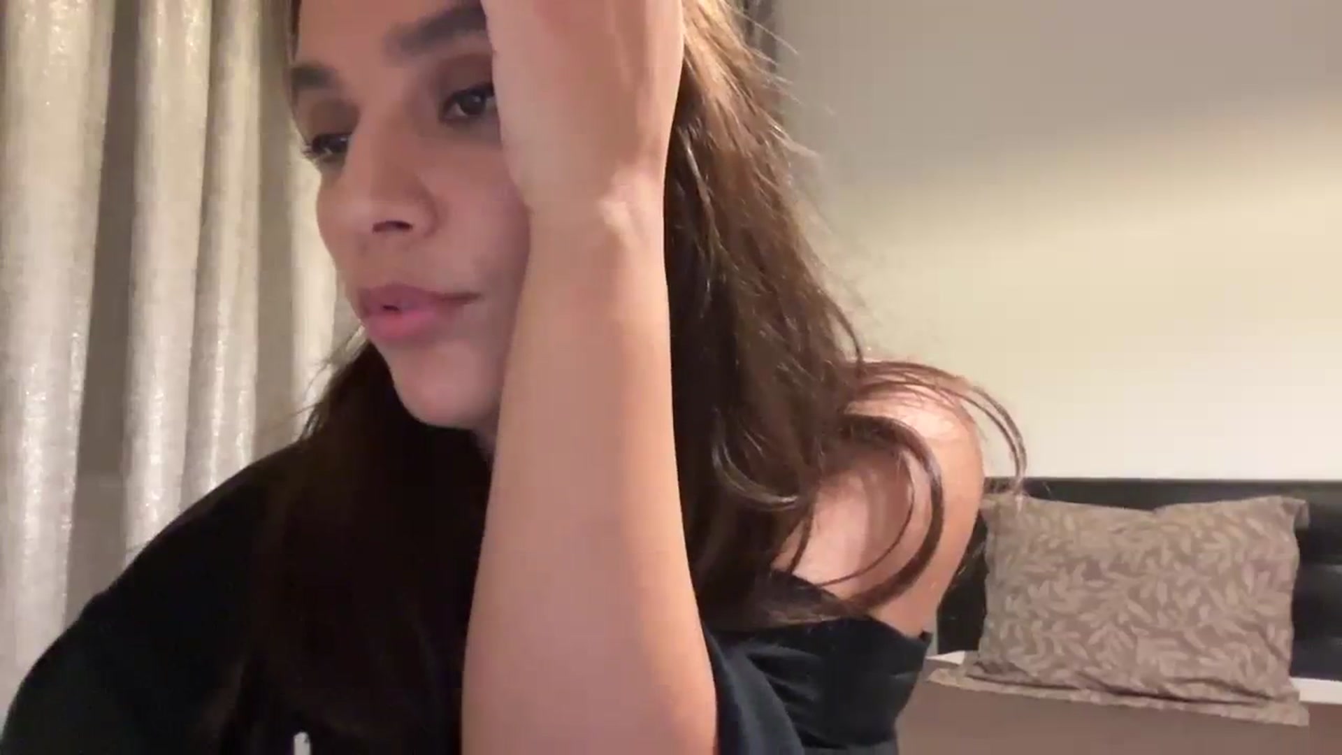 Gallery image thumbnail from DEAR_AMORE's myfreecams stream on, 10/23/2023, 24:52 image 5 of 20