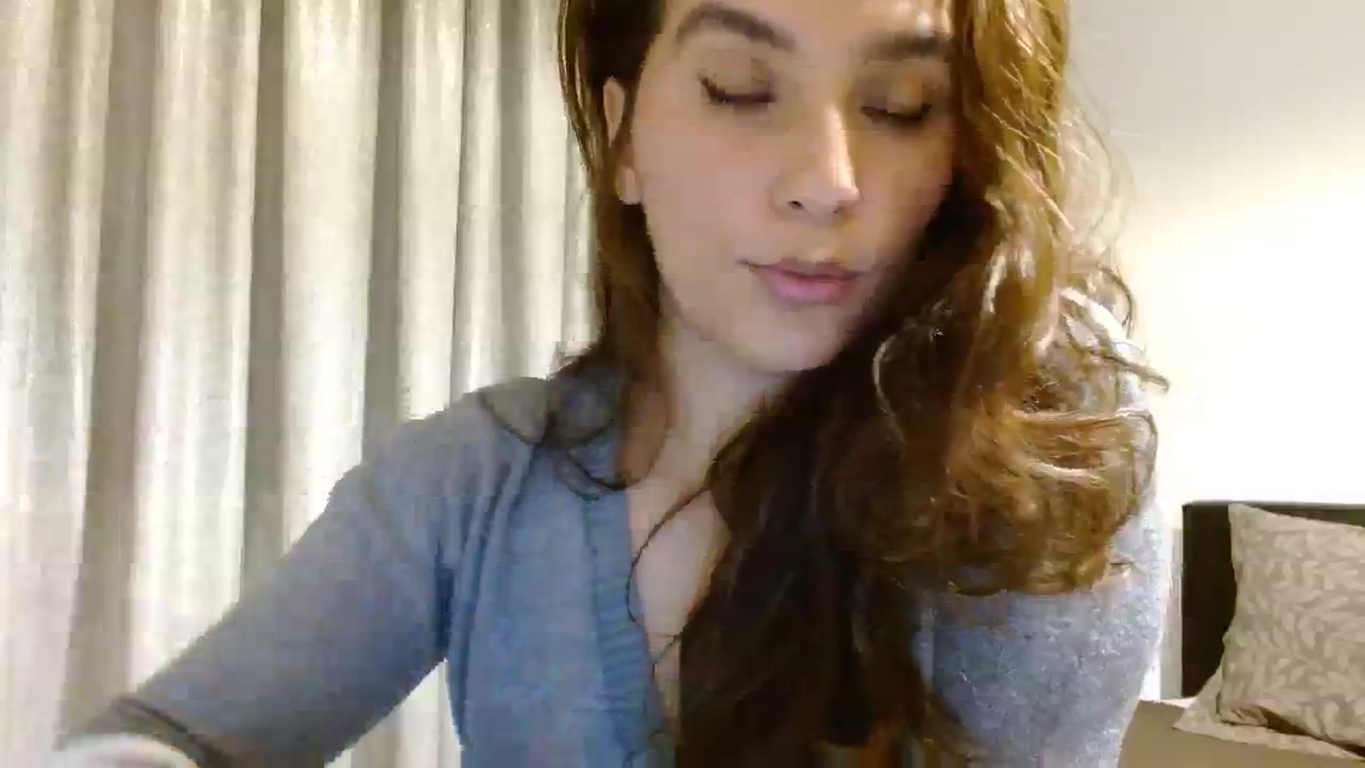 Gallery image thumbnail from DEAR_AMORE's myfreecams stream on, 11/21/2023, 21:28 image 18 of 20