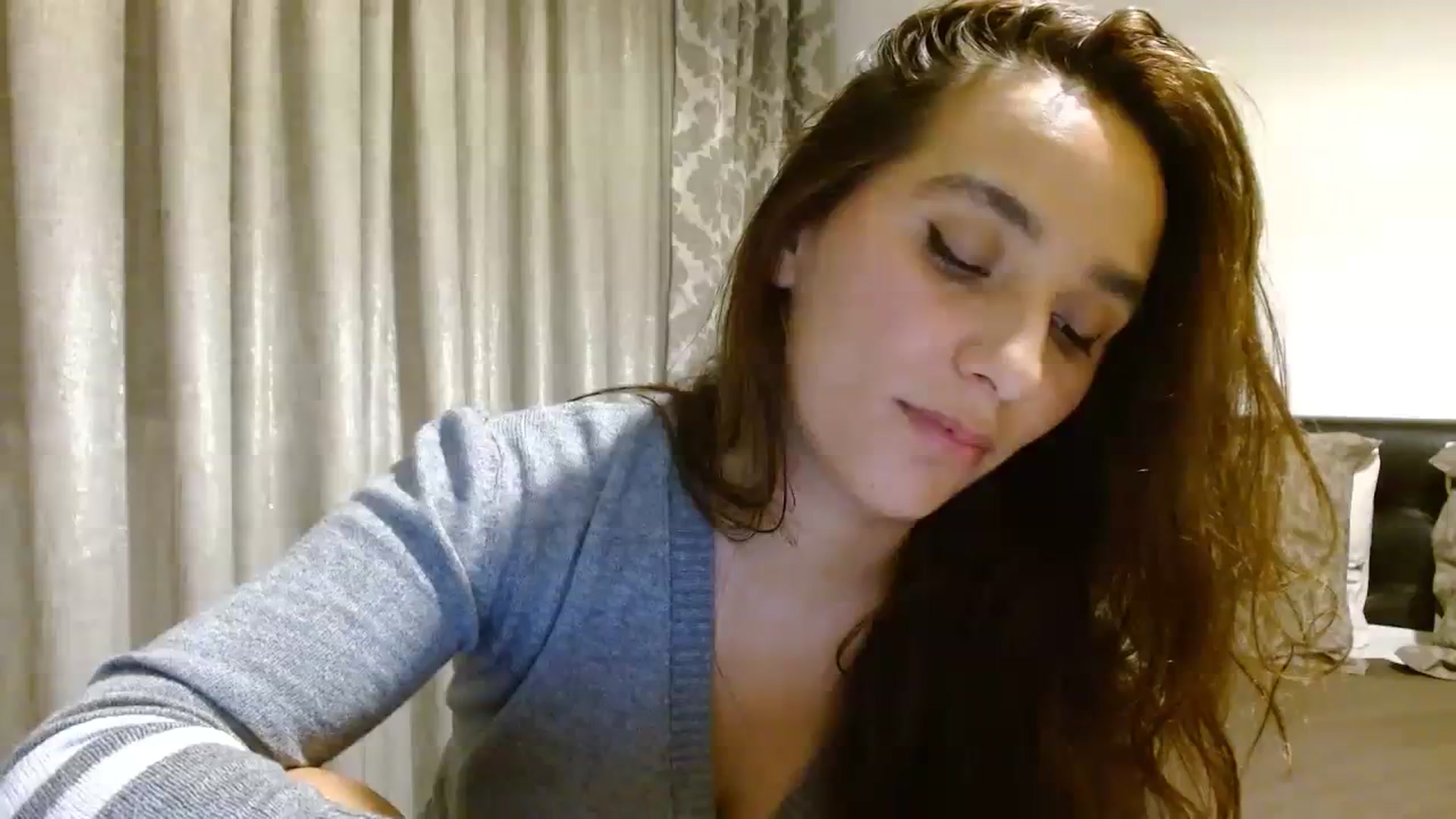 Gallery image thumbnail from DEAR_AMORE's myfreecams stream on, 11/21/2023, 22:00 image 18 of 20