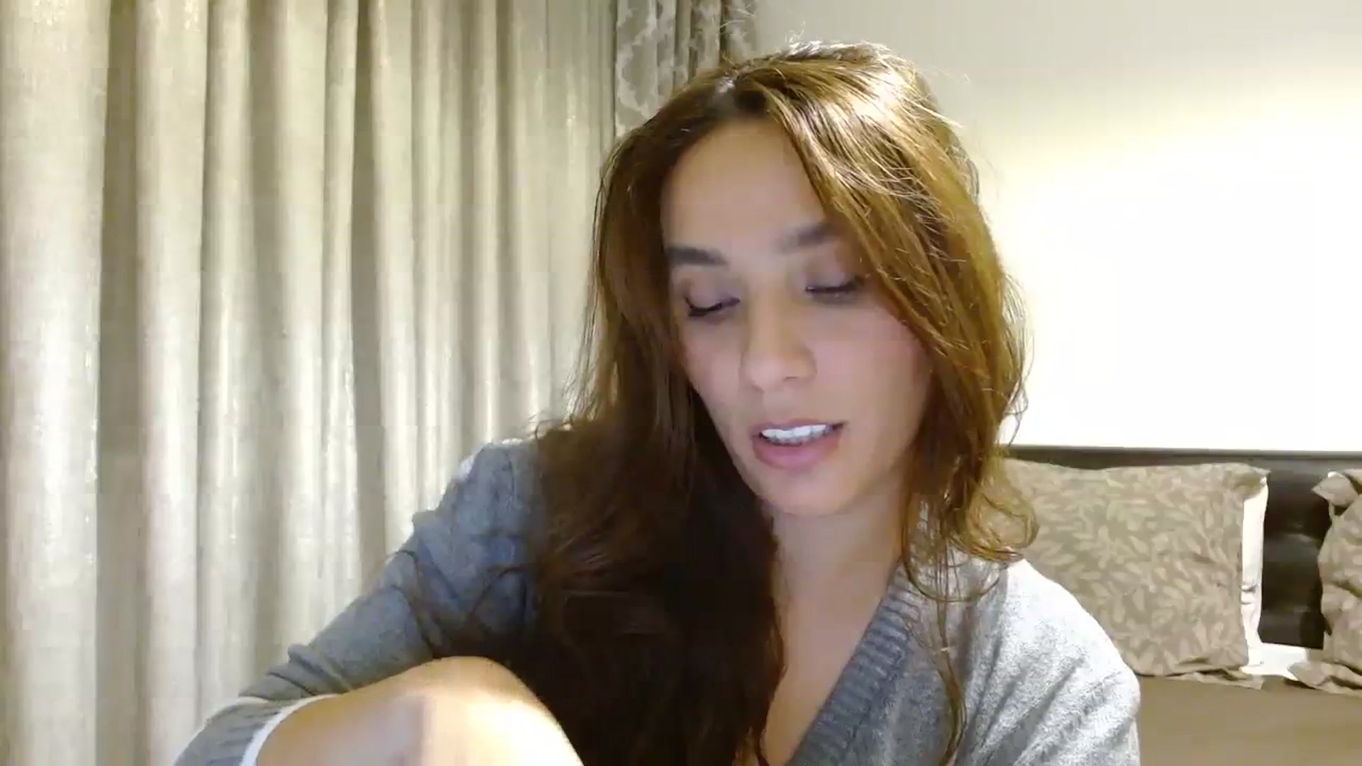Gallery image thumbnail from DEAR_AMORE's myfreecams stream on, 11/21/2023, 22:00 image 6 of 20