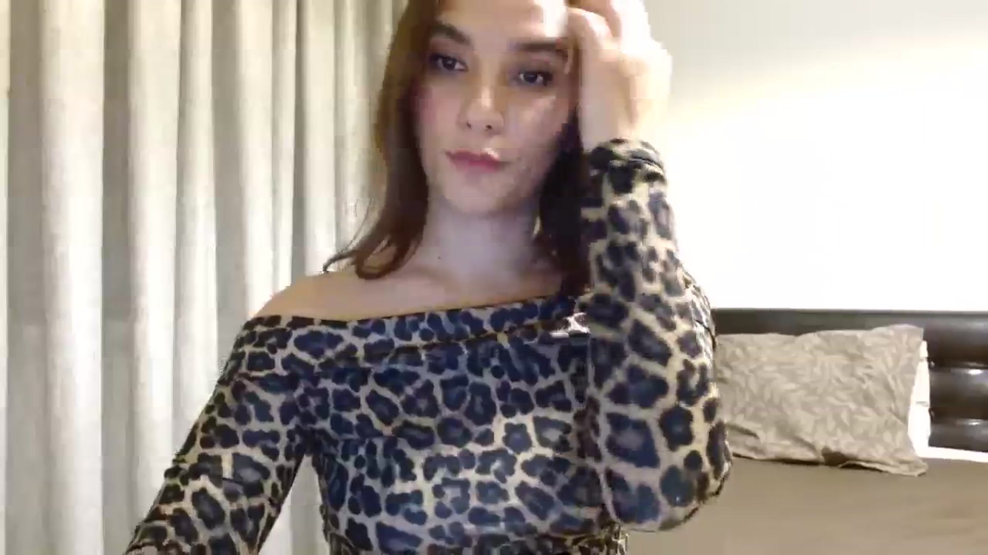 Gallery image thumbnail from DEAR_AMORE's myfreecams stream on, 11/26/2023, 21:40 image 17 of 20