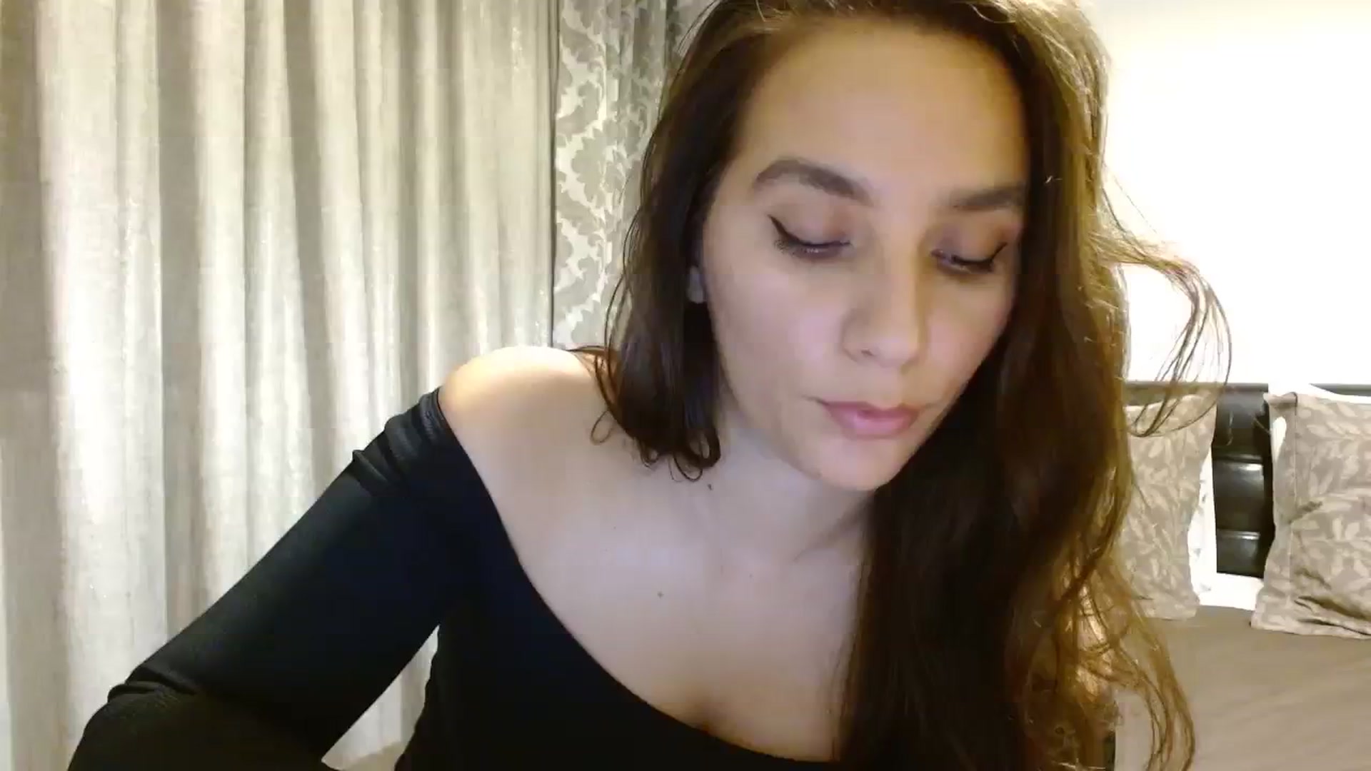 Gallery image thumbnail from DEAR_AMORE's myfreecams stream on, 11/27/2023, 23:24 image 6 of 20