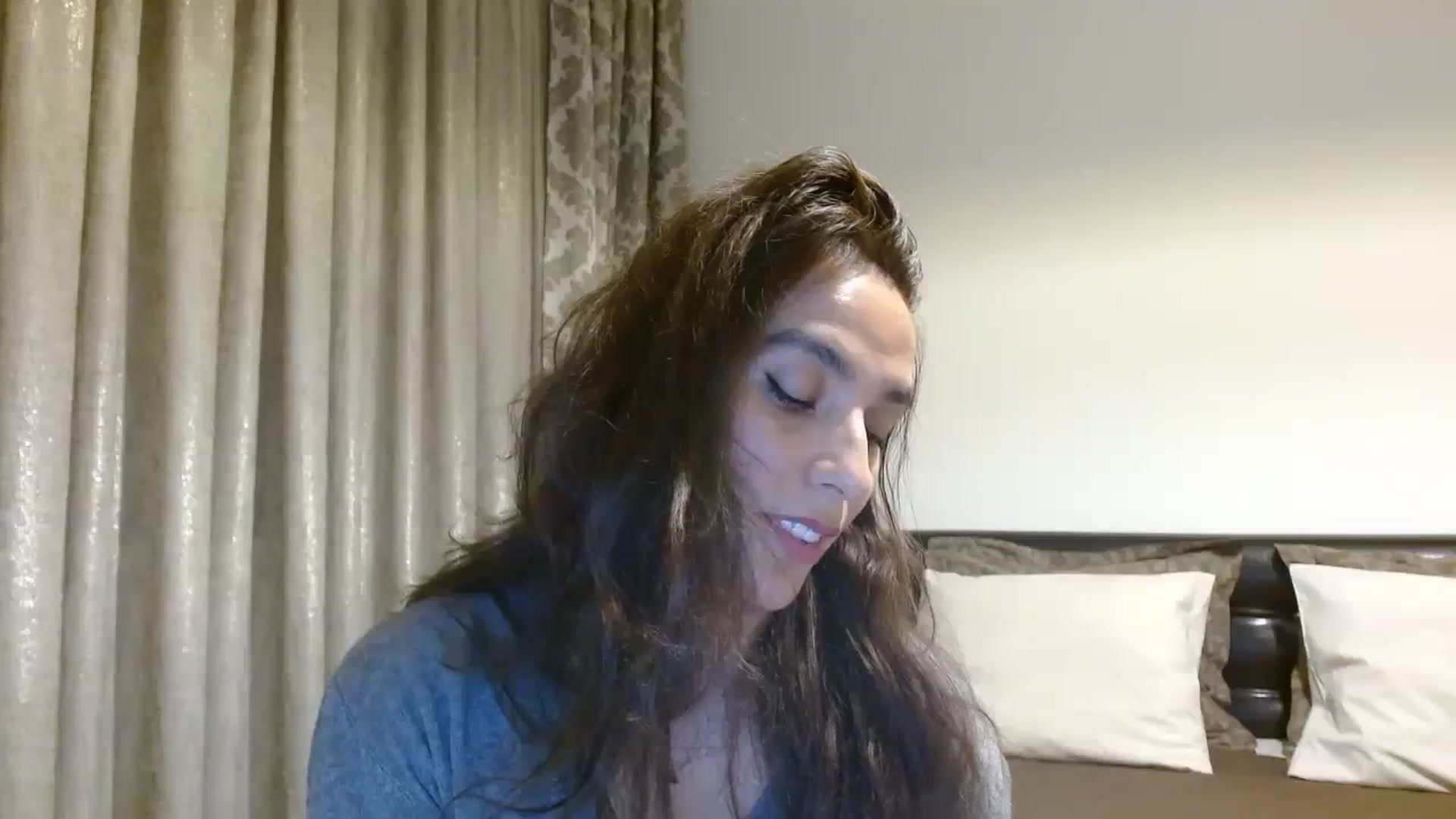 Gallery image thumbnail from DEAR_AMORE's myfreecams stream on, 12/11/2023, 24:20 image 14 of 20