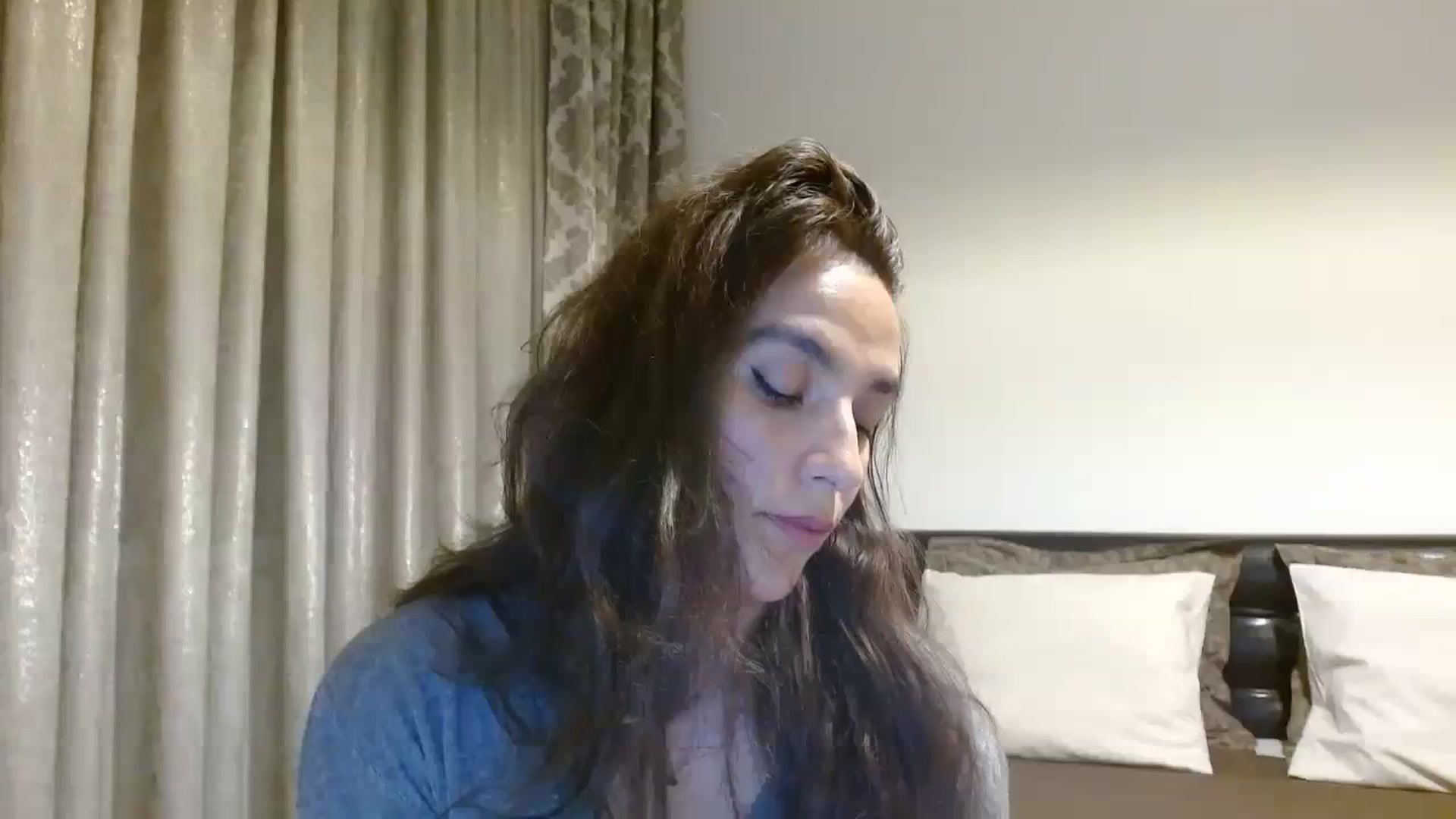 Gallery image thumbnail from DEAR_AMORE's myfreecams stream on, 12/11/2023, 03:00 image 9 of 20