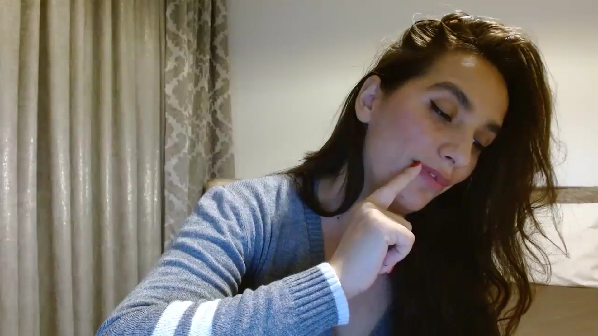 Gallery image thumbnail from DEAR_AMORE's myfreecams stream on, 12/11/2023, 03:00 image 5 of 20
