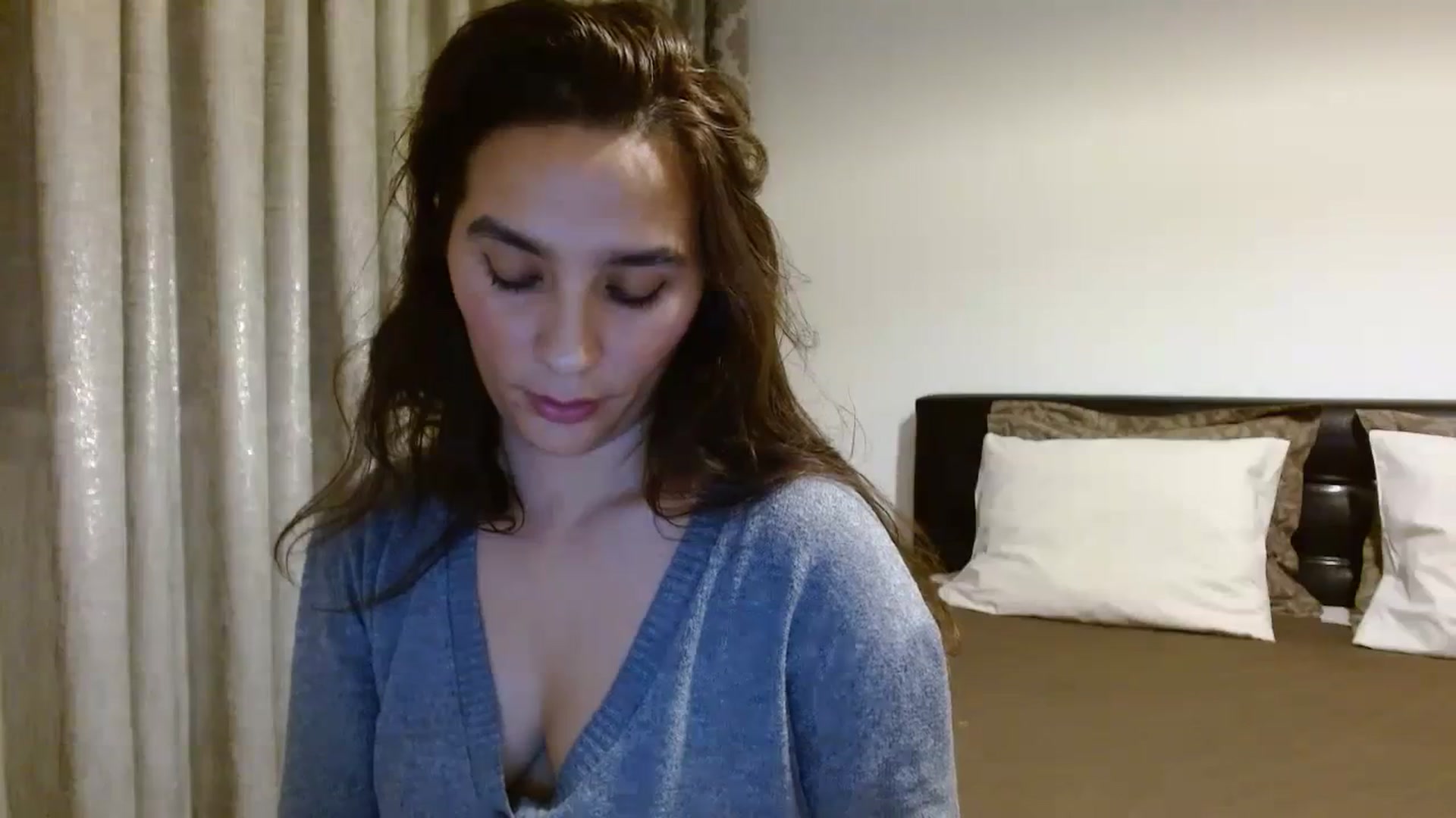 Gallery image thumbnail from DEAR_AMORE's myfreecams stream on, 12/11/2023, 03:00 image 18 of 20
