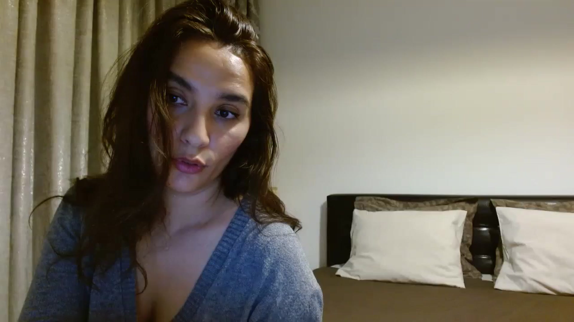Gallery image thumbnail from DEAR_AMORE's myfreecams stream on, 12/11/2023, 03:00 image 17 of 20