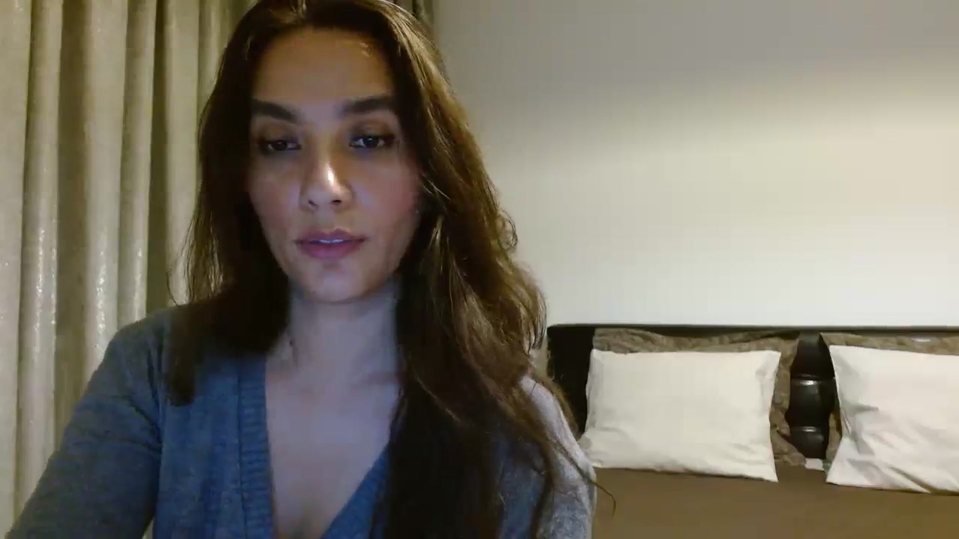 Gallery image thumbnail from DEAR_AMORE's myfreecams stream on, 12/11/2023, 03:00 image 13 of 20