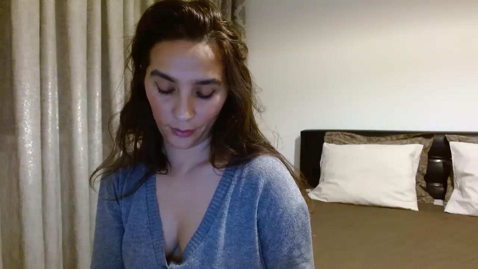Gallery image thumbnail from DEAR_AMORE's myfreecams stream on, 12/11/2023, 02:59 image 15 of 20