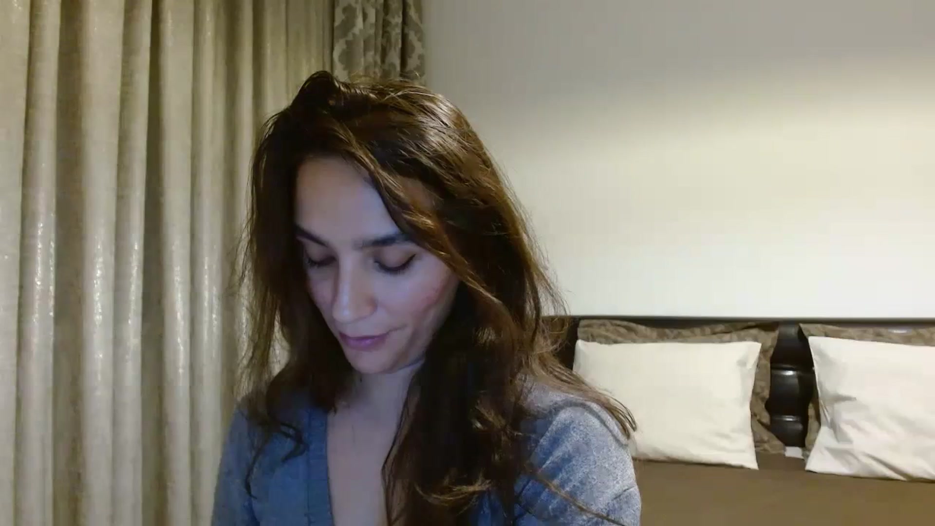 Gallery image thumbnail from DEAR_AMORE's myfreecams stream on, 12/11/2023, 02:59 image 8 of 20