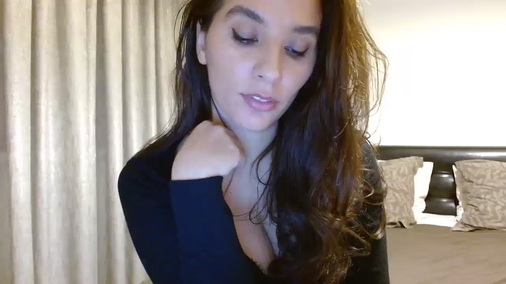 Gallery image thumbnail from DEAR_AMORE's myfreecams stream on, 12/14/2023, 24:01 image 20 of 20