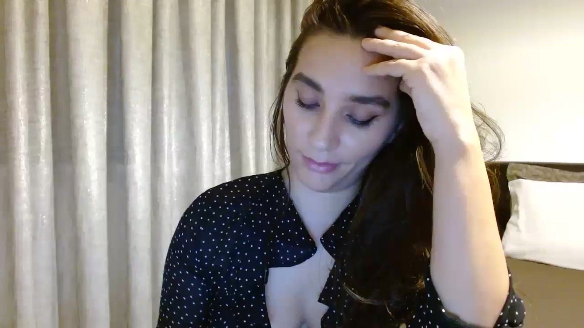Gallery image thumbnail from DEAR_AMORE's myfreecams stream on, 12/21/2023, 02:44 image 6 of 20