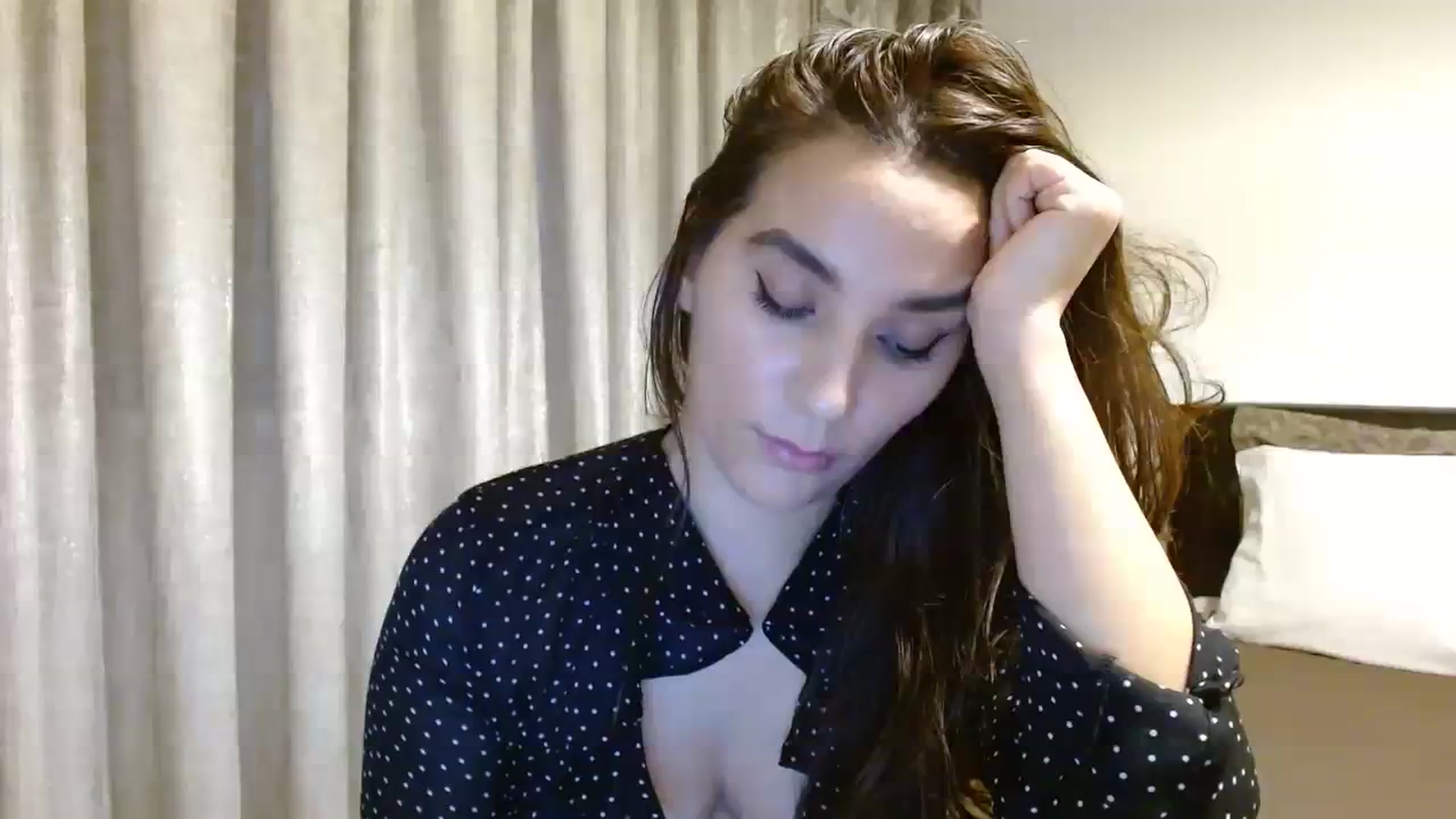 Gallery image thumbnail from DEAR_AMORE's myfreecams stream on, 12/21/2023, 02:44 image 5 of 20