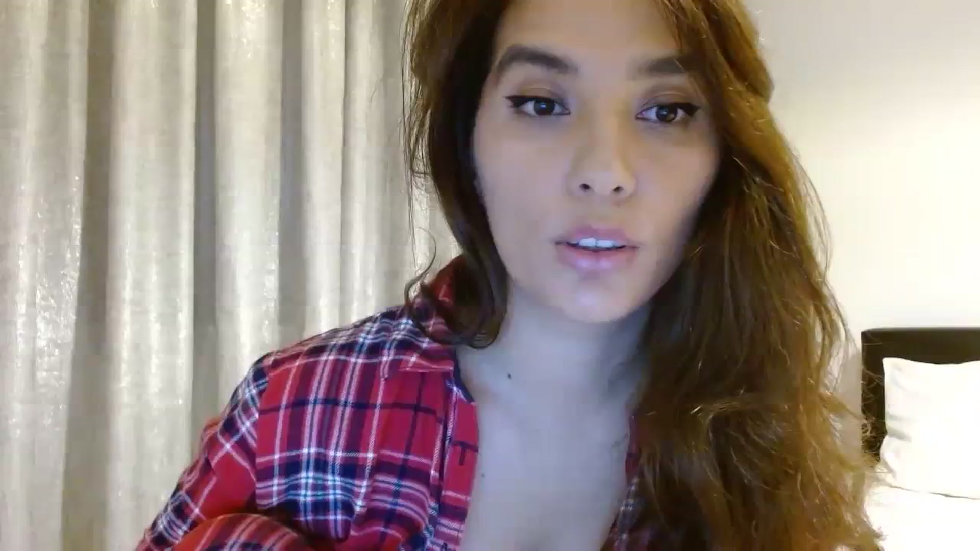 Gallery image thumbnail from DEAR_AMORE's myfreecams stream on, 12/26/2023, 22:17 image 15 of 20