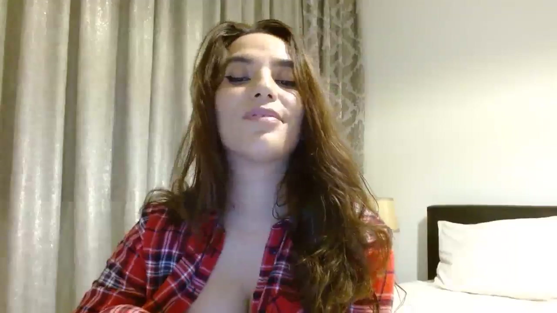 Gallery image thumbnail from DEAR_AMORE's myfreecams stream on, 12/27/2023, 24:35 image 9 of 20