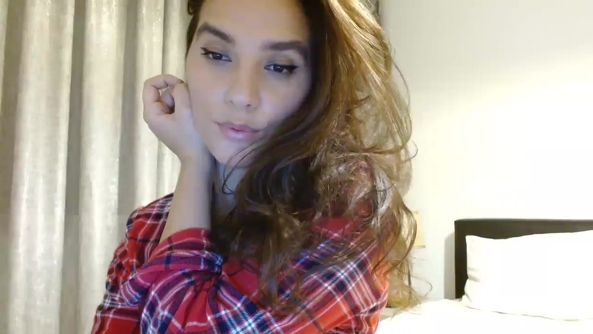 Gallery image thumbnail from DEAR_AMORE's myfreecams stream on, 12/27/2023, 24:35 image 8 of 20