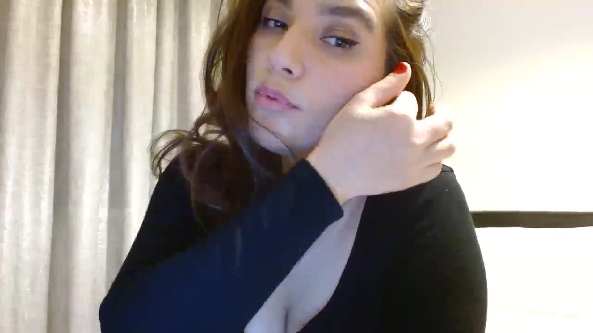 Gallery image thumbnail from DEAR_AMORE's myfreecams stream on, 12/28/2023, 24:02 image 9 of 20