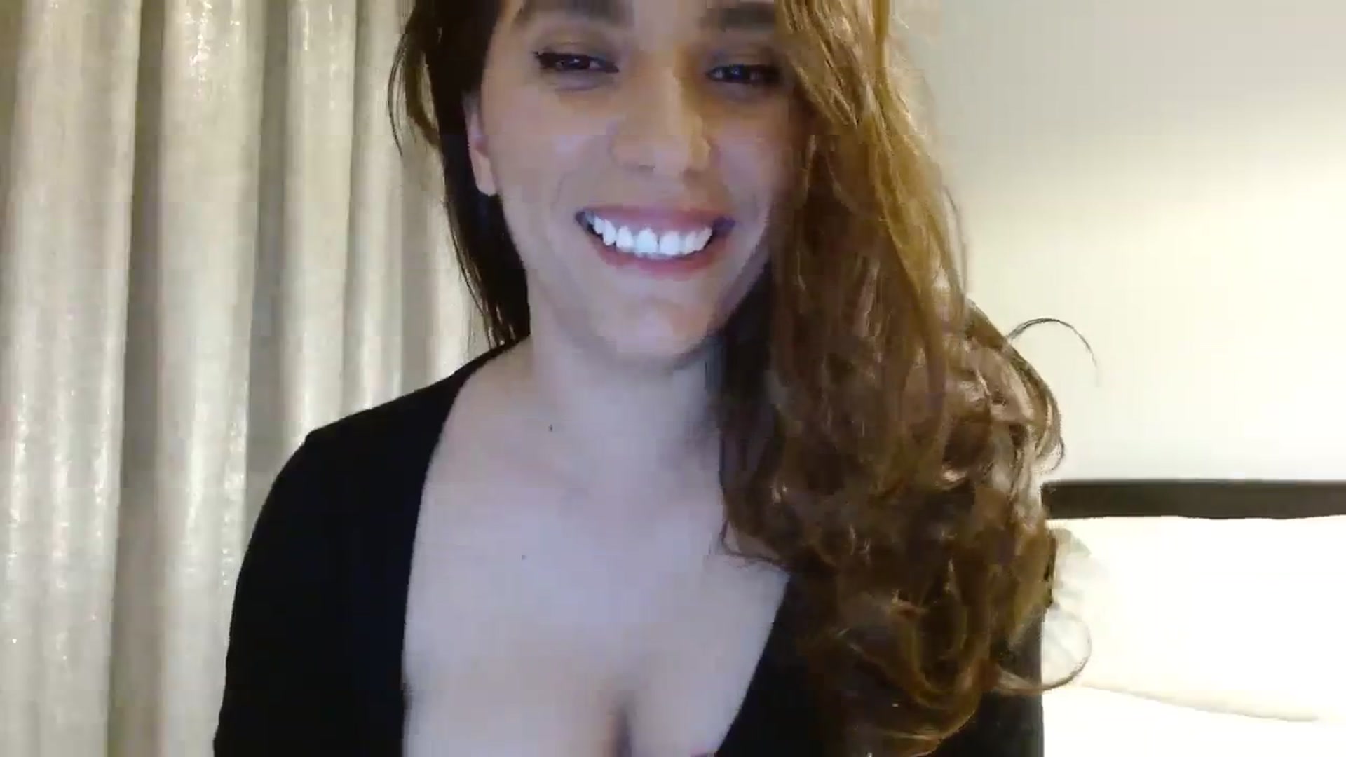 Gallery image thumbnail from DEAR_AMORE's myfreecams stream on, 12/28/2023, 24:02 image 11 of 20