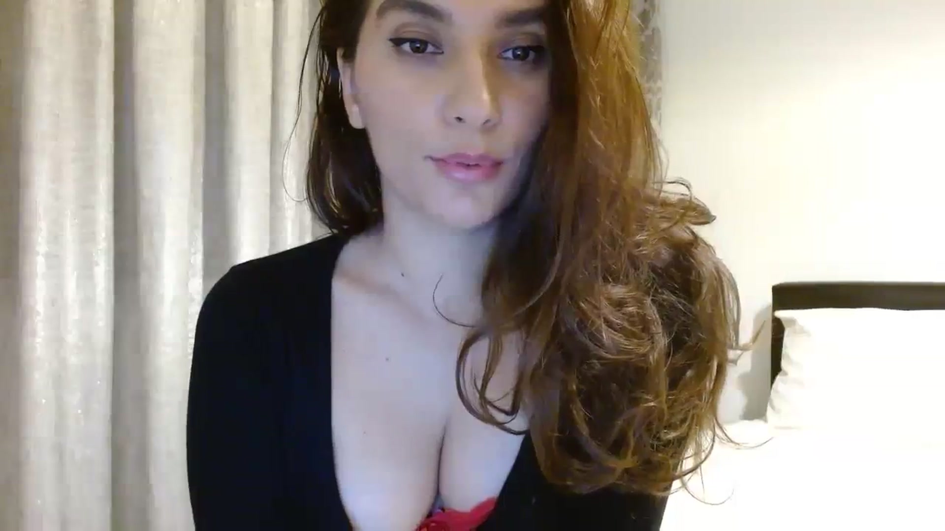 Gallery image thumbnail from DEAR_AMORE's myfreecams stream on, 12/28/2023, 24:02 image 5 of 20