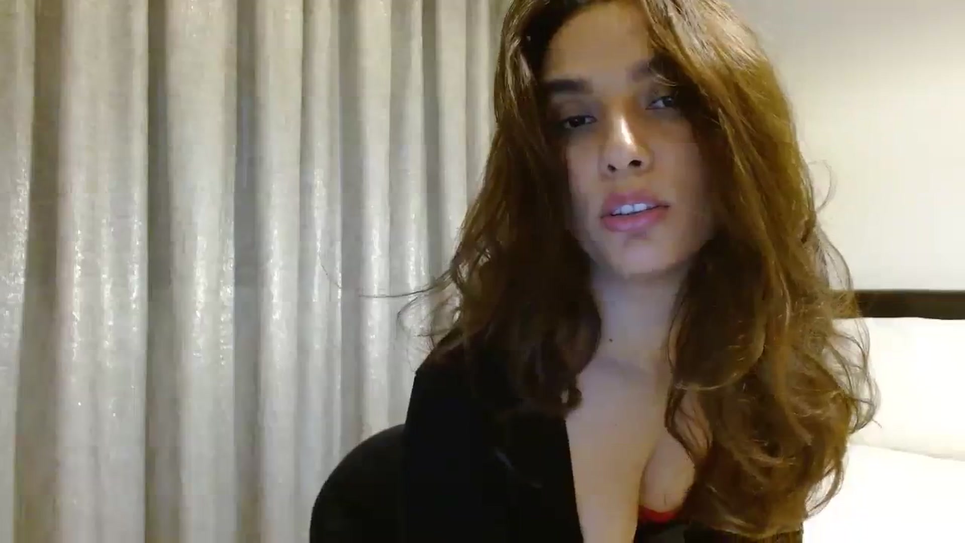 Gallery image thumbnail from DEAR_AMORE's myfreecams stream on, 12/28/2023, 24:02 image 6 of 20