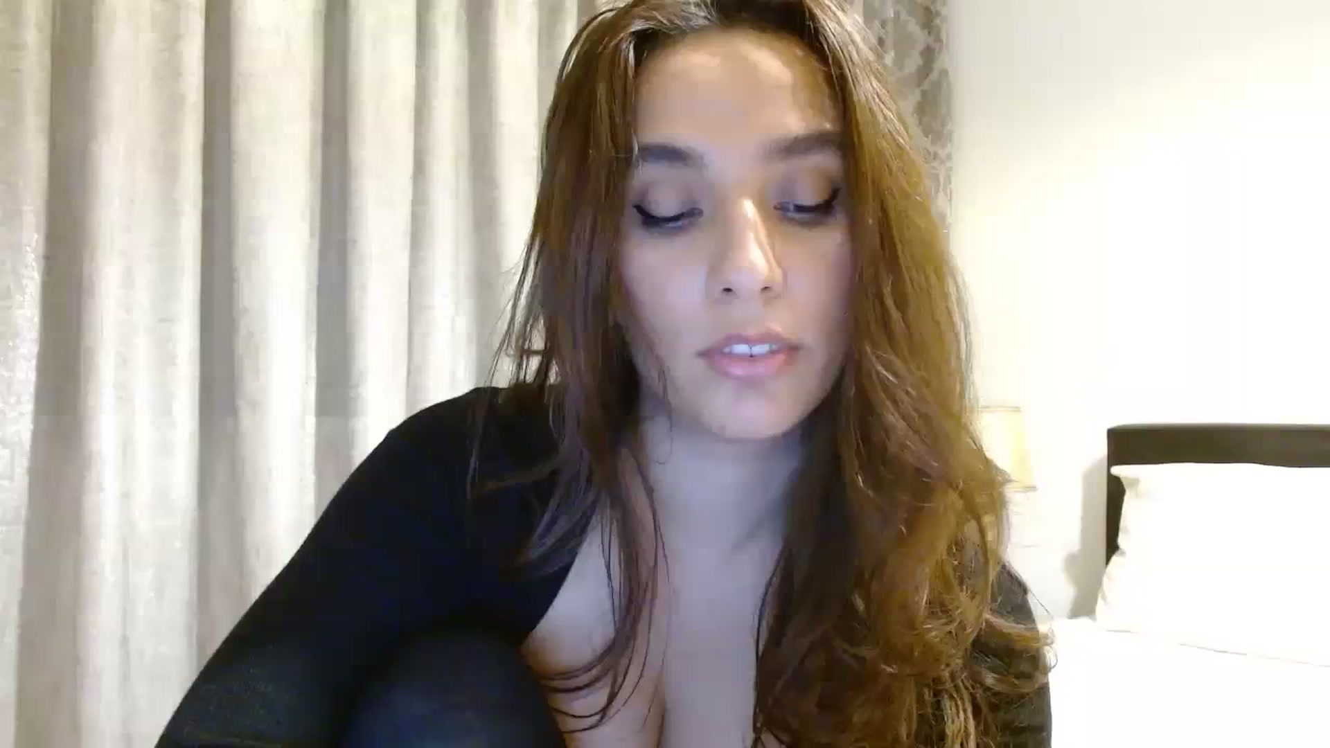 Gallery image thumbnail from DEAR_AMORE's myfreecams stream on, 12/28/2023, 02:12 image 13 of 20