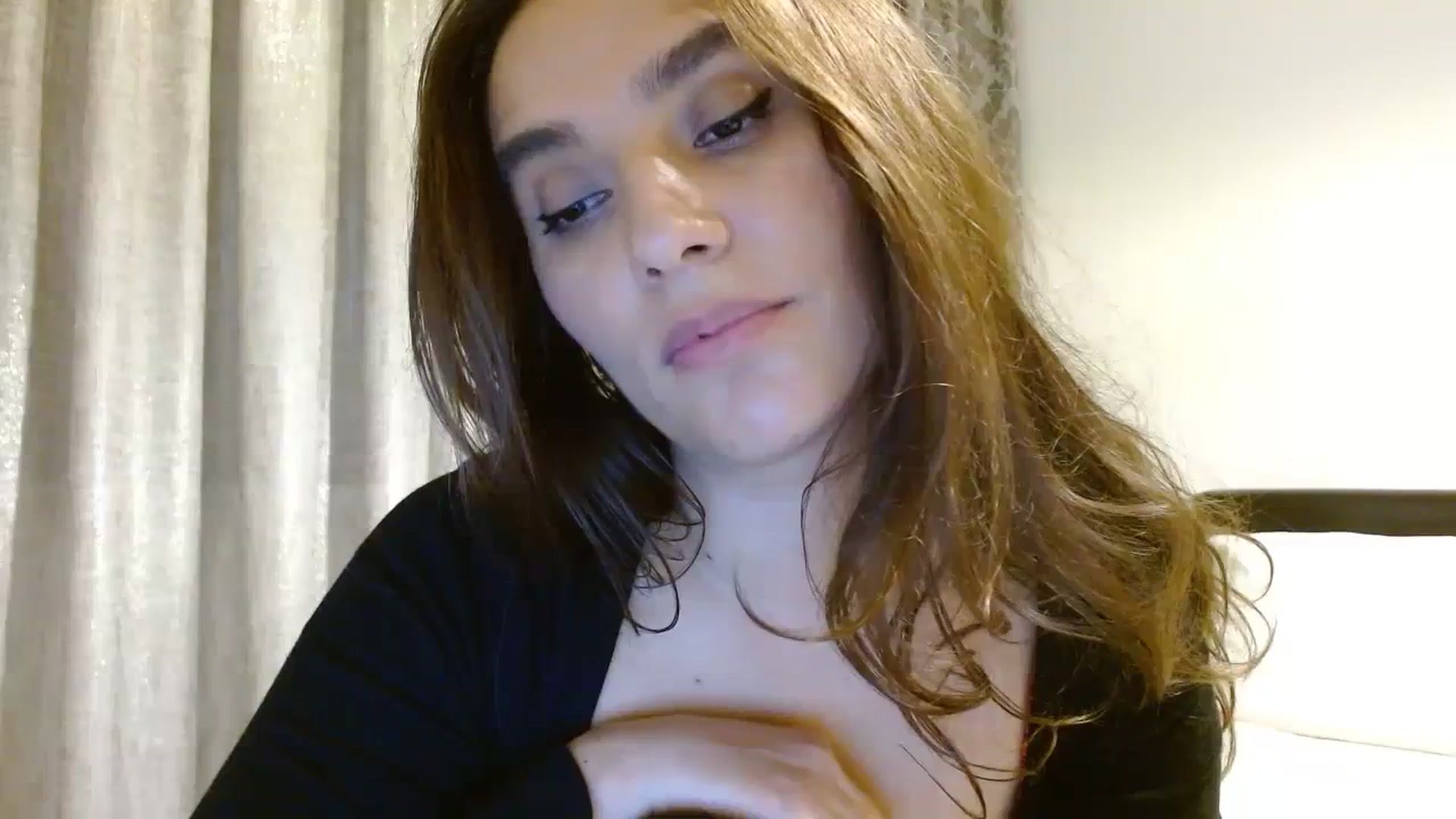 Gallery image thumbnail from DEAR_AMORE's myfreecams stream on, 12/28/2023, 02:12 image 8 of 20