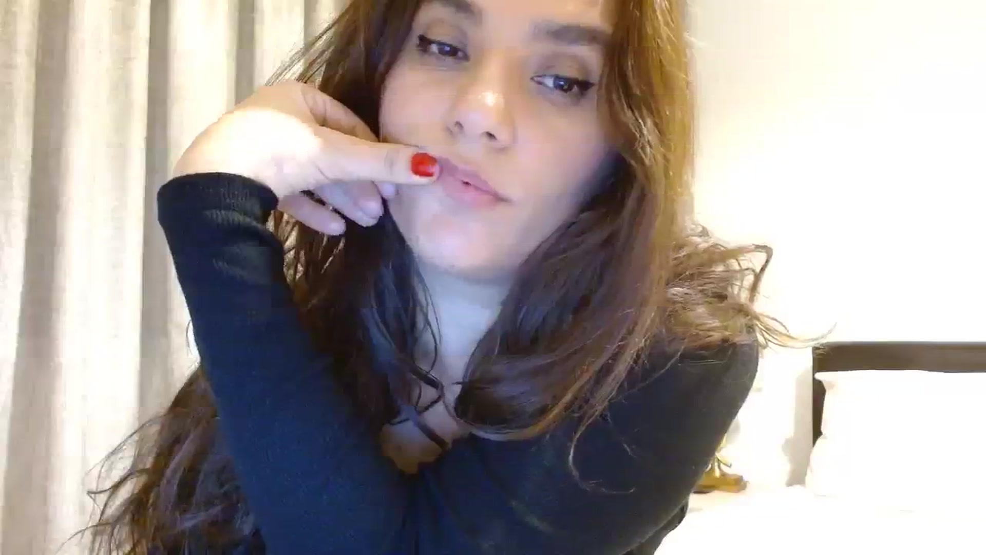 Gallery image thumbnail from DEAR_AMORE's myfreecams stream on, 12/28/2023, 02:12 image 7 of 20