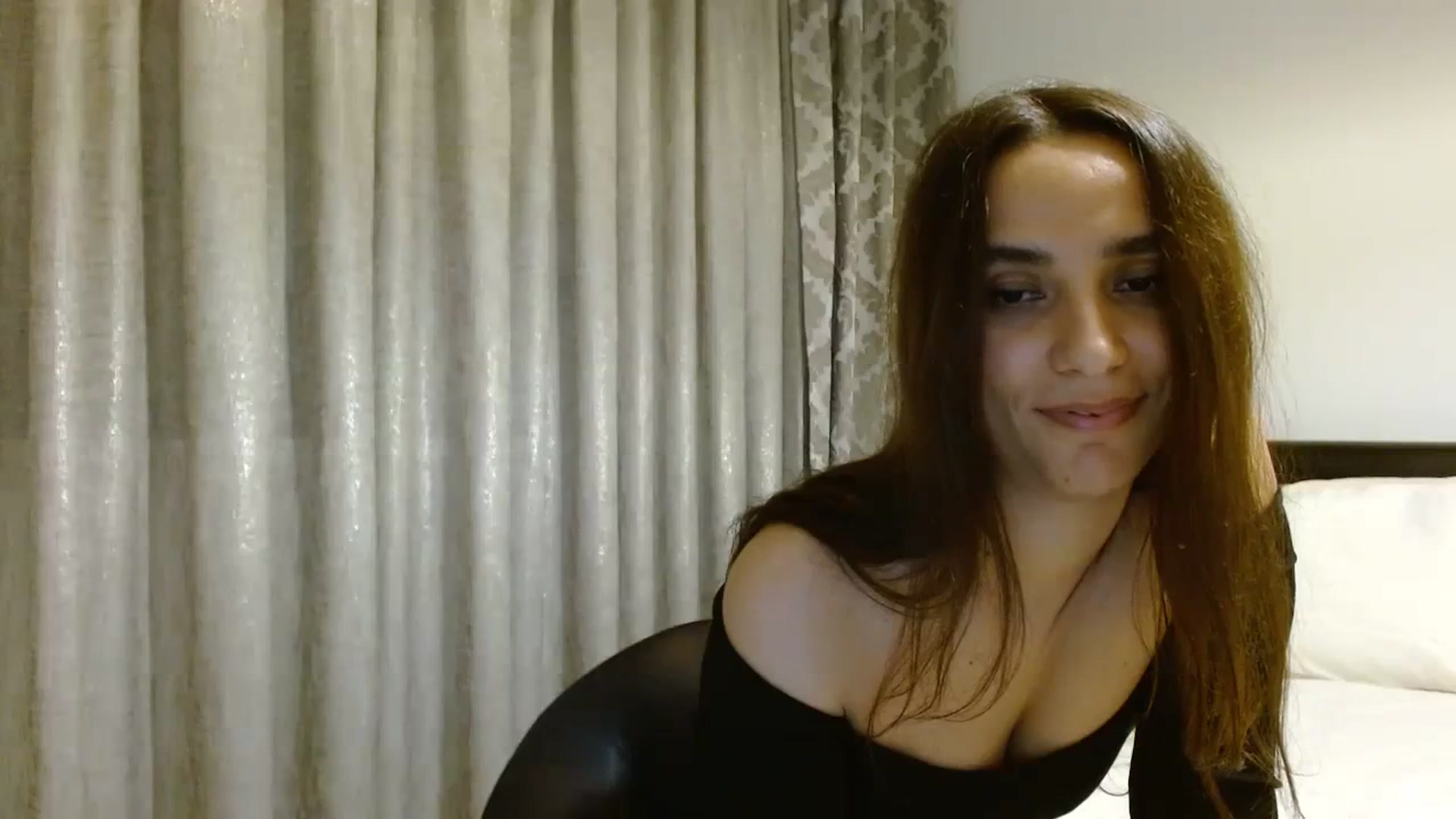 Gallery image thumbnail from DEAR_AMORE's myfreecams stream on, 12/29/2023, 01:42 image 7 of 20