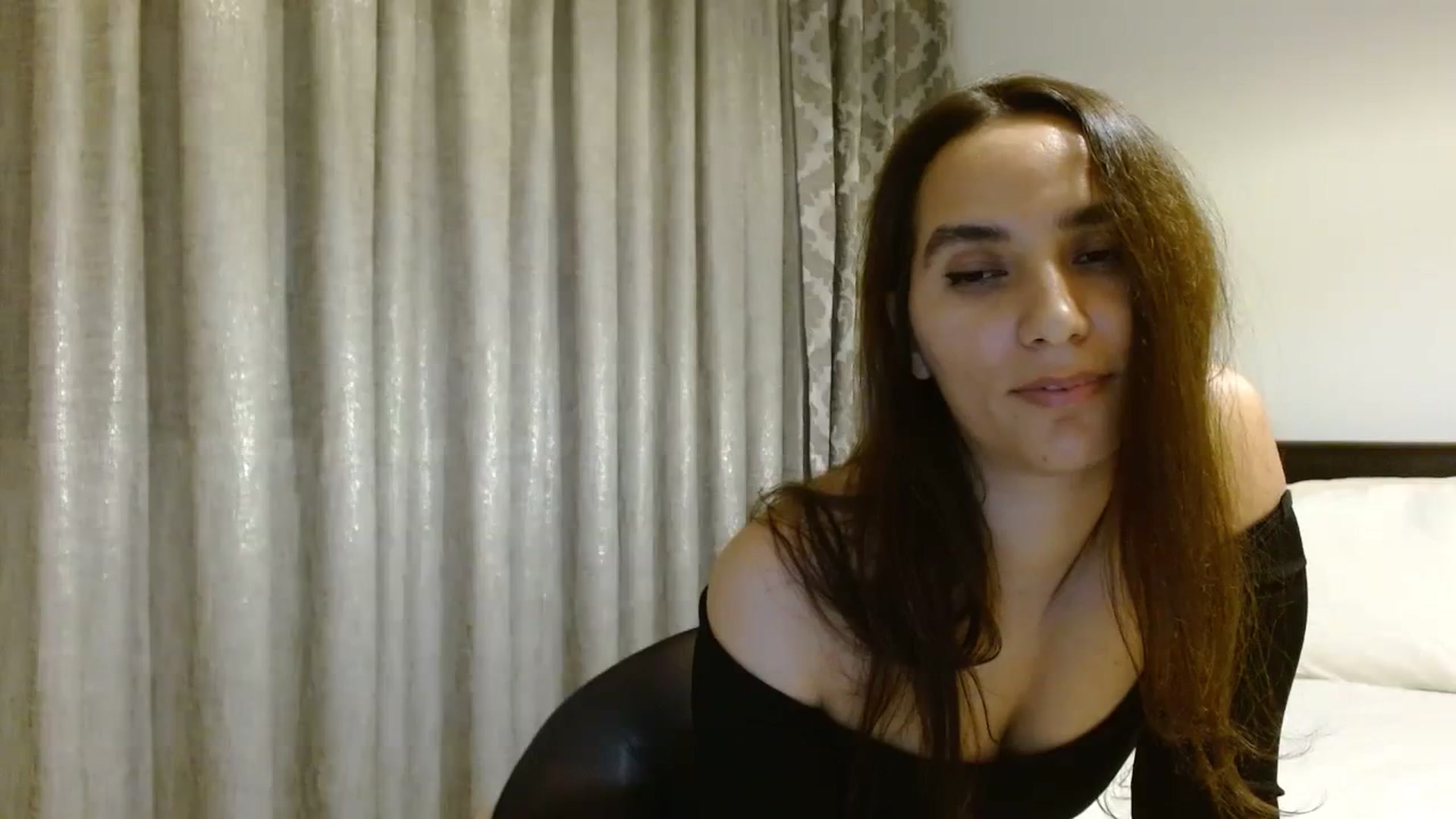 Gallery image thumbnail from DEAR_AMORE's myfreecams stream on, 12/29/2023, 01:42 image 8 of 20
