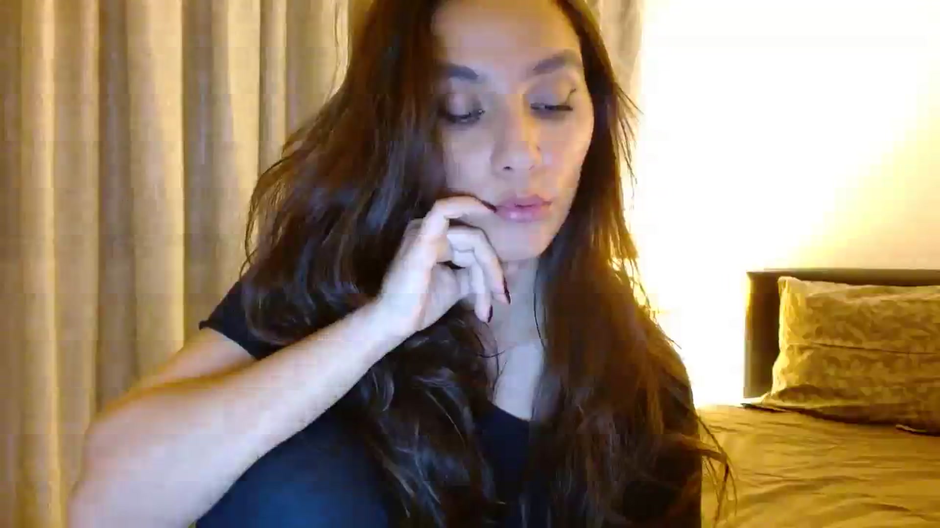 Gallery image thumbnail from DEAR_AMORE's myfreecams stream on, 01/19/2024, 02:56 image 4 of 20