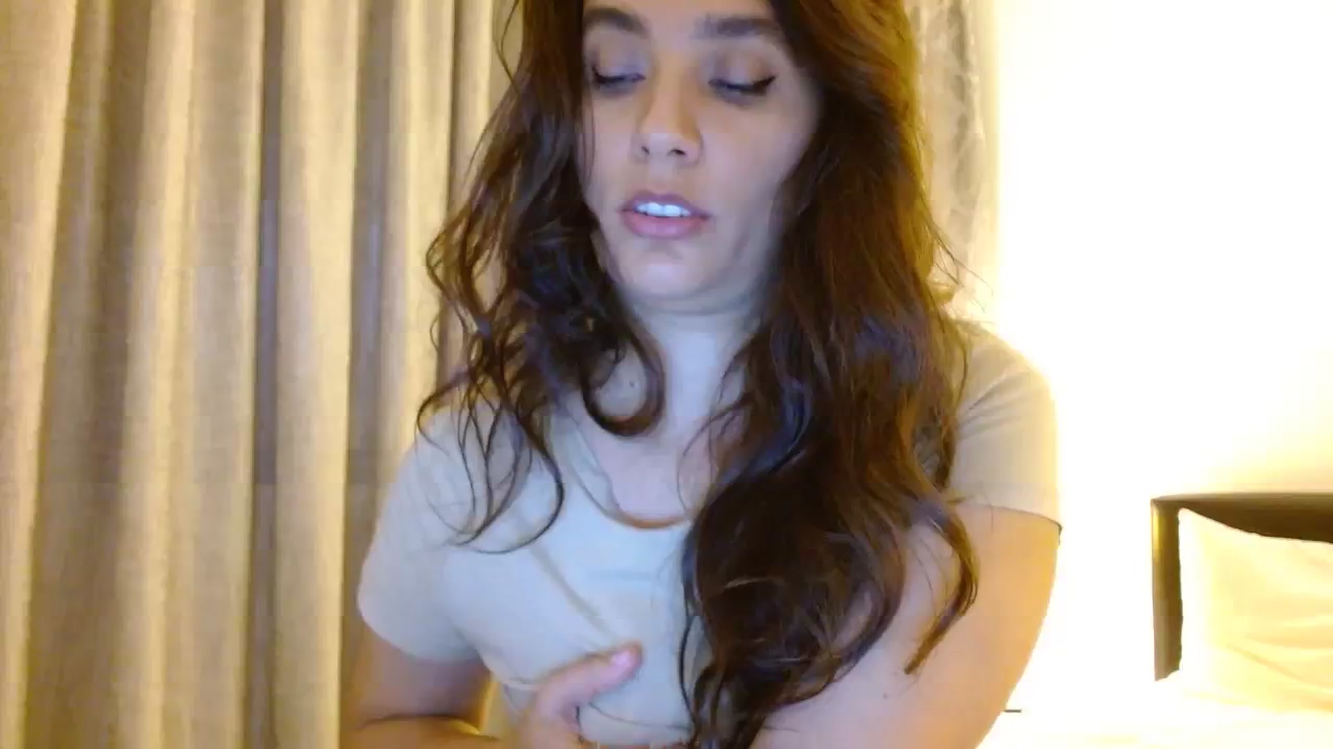 Gallery image thumbnail from DEAR_AMORE's myfreecams stream on, 02/12/2024, 04:22 image 9 of 20