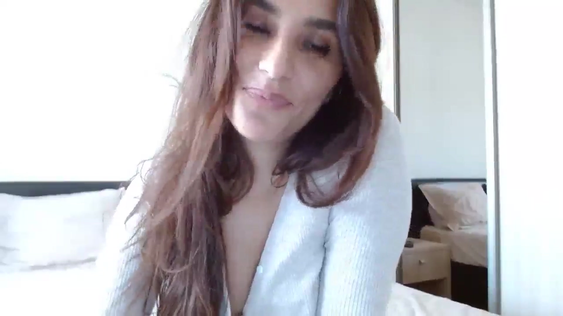 Gallery image thumbnail from DEAR_AMORE's myfreecams stream on, 05/25/2024, 13:22 image 13 of 20