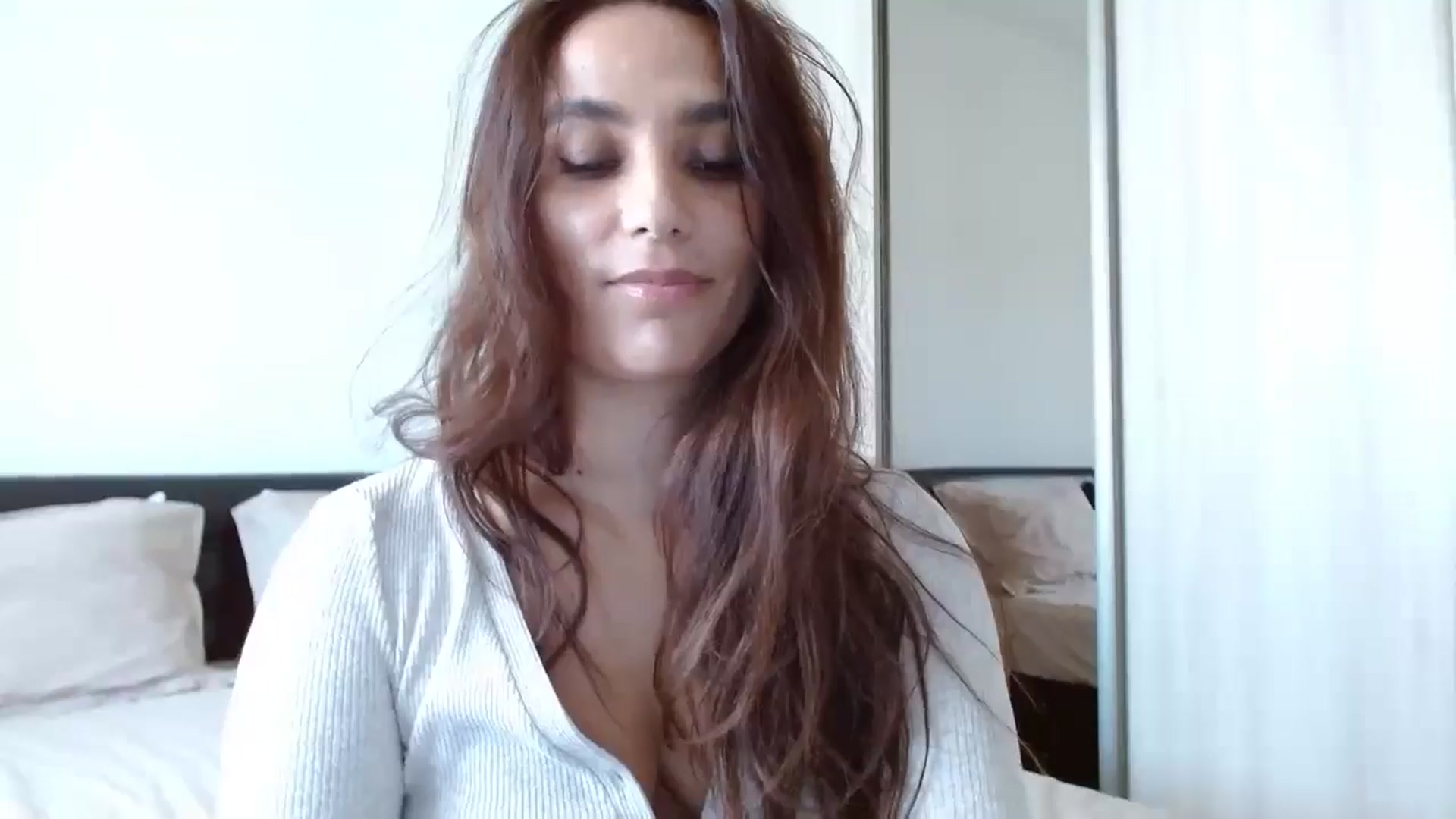 Gallery image thumbnail from DEAR_AMORE's myfreecams stream on, 05/25/2024, 13:22 image 12 of 20