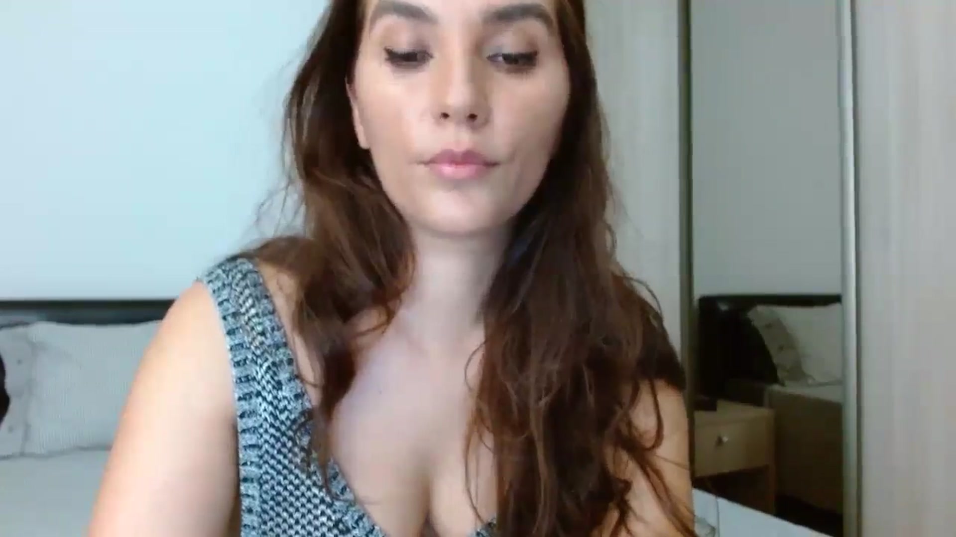 Gallery image thumbnail from DEAR_AMORE's myfreecams stream on, 07/26/2024, 22:25 image 16 of 20