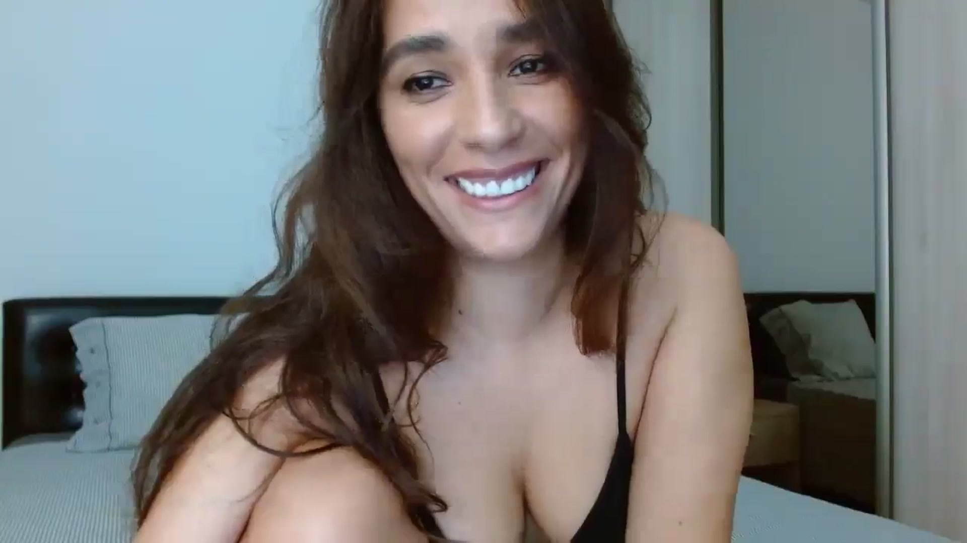 Gallery image thumbnail from DEAR_AMORE's myfreecams stream on, 07/28/2024, 20:25 image 16 of 20