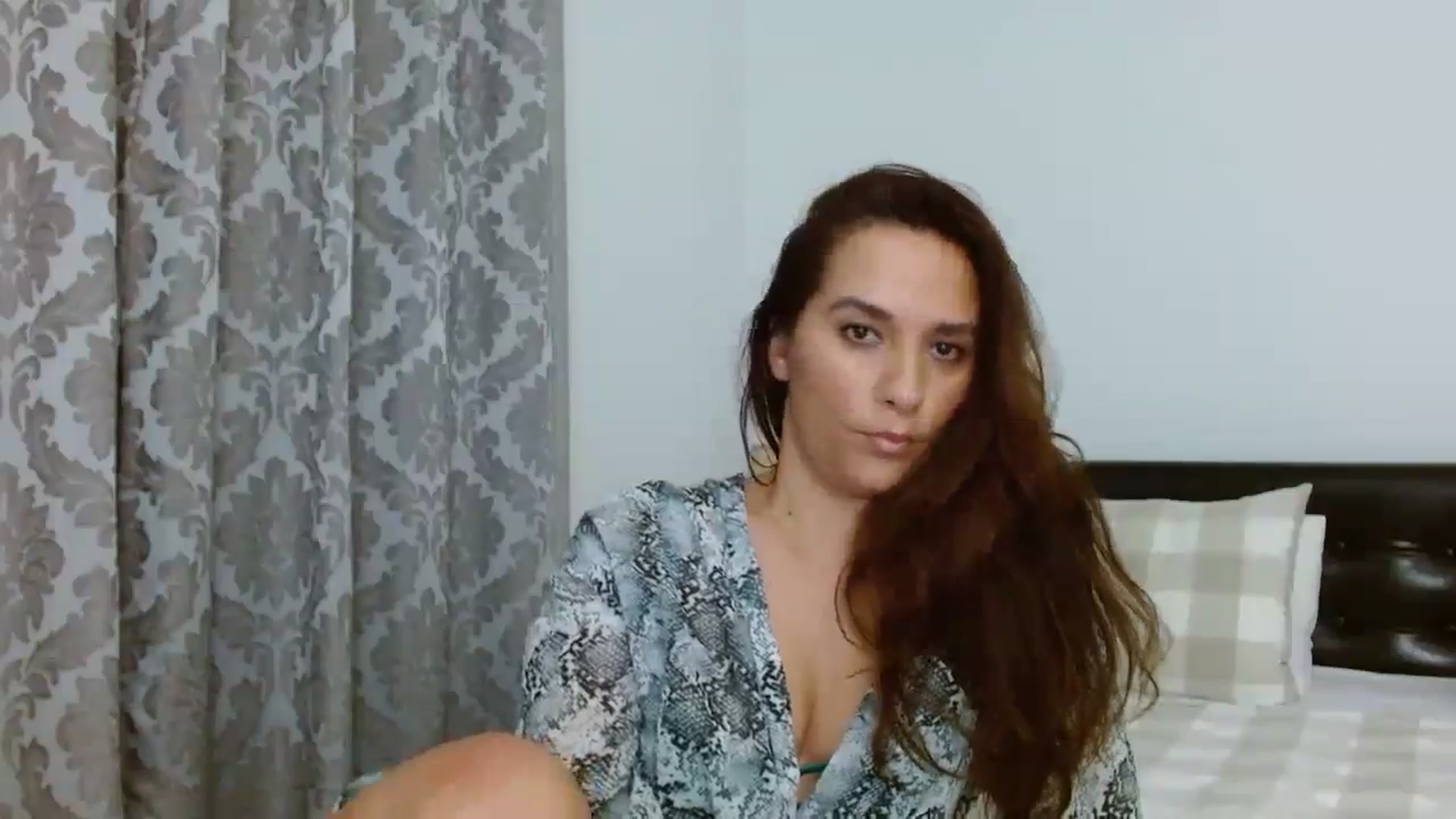 Gallery image thumbnail from DEAR_AMORE's myfreecams stream on, 08/09/2024, 03:23 image 9 of 20