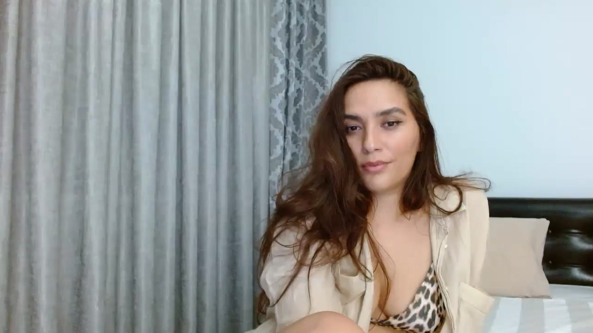 Gallery image thumbnail from DEAR_AMORE's myfreecams stream on, 08/15/2024, 24:02 image 12 of 20