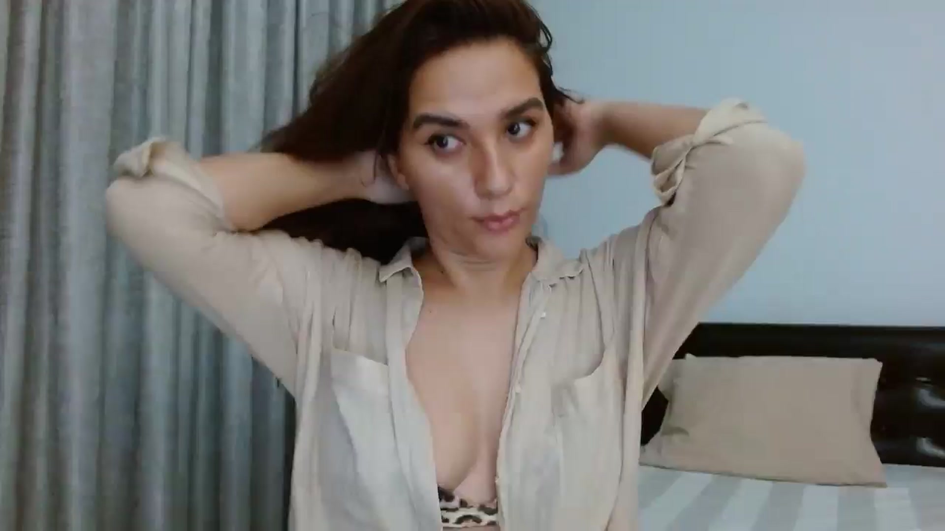 Gallery image thumbnail from DEAR_AMORE's myfreecams stream on, 08/15/2024, 01:58 image 8 of 20