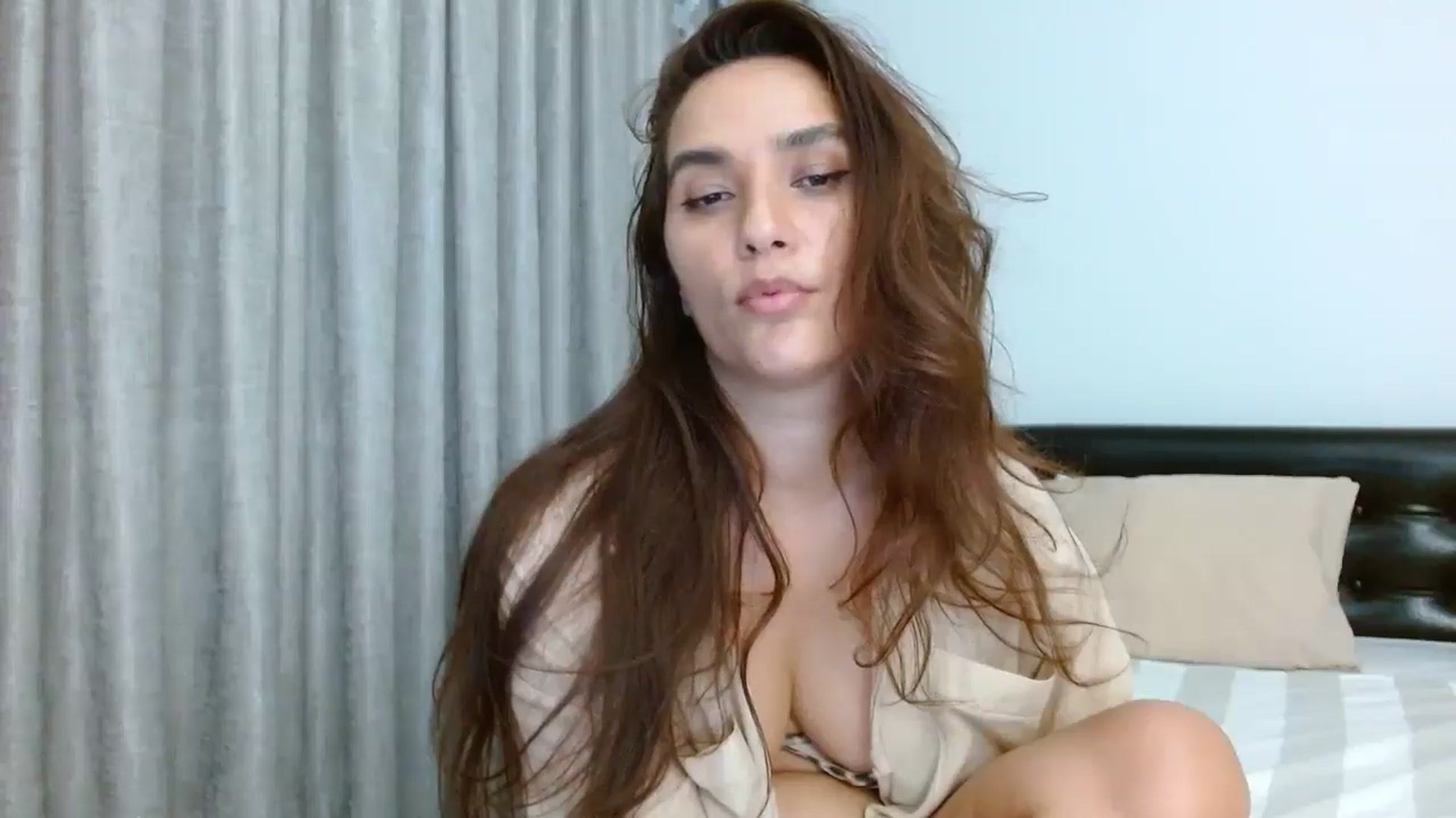Gallery image thumbnail from DEAR_AMORE's myfreecams stream on, 08/15/2024, 01:58 image 10 of 20
