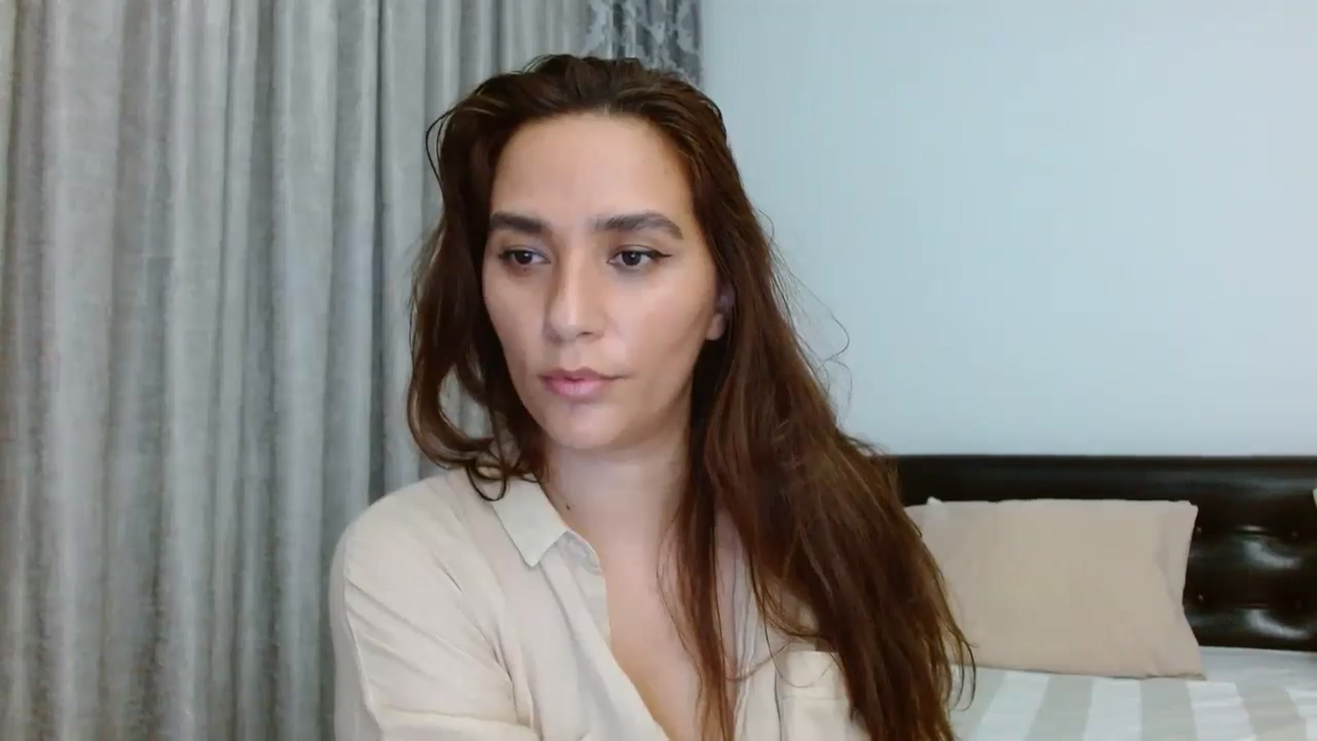 Gallery image thumbnail from DEAR_AMORE's myfreecams stream on, 08/15/2024, 01:58 image 17 of 20