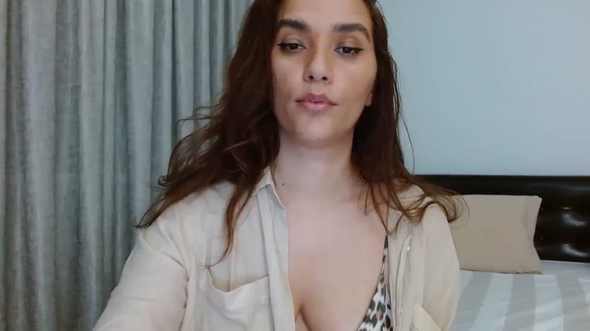 Gallery image thumbnail from DEAR_AMORE's myfreecams stream on, 08/15/2024, 01:58 image 5 of 20