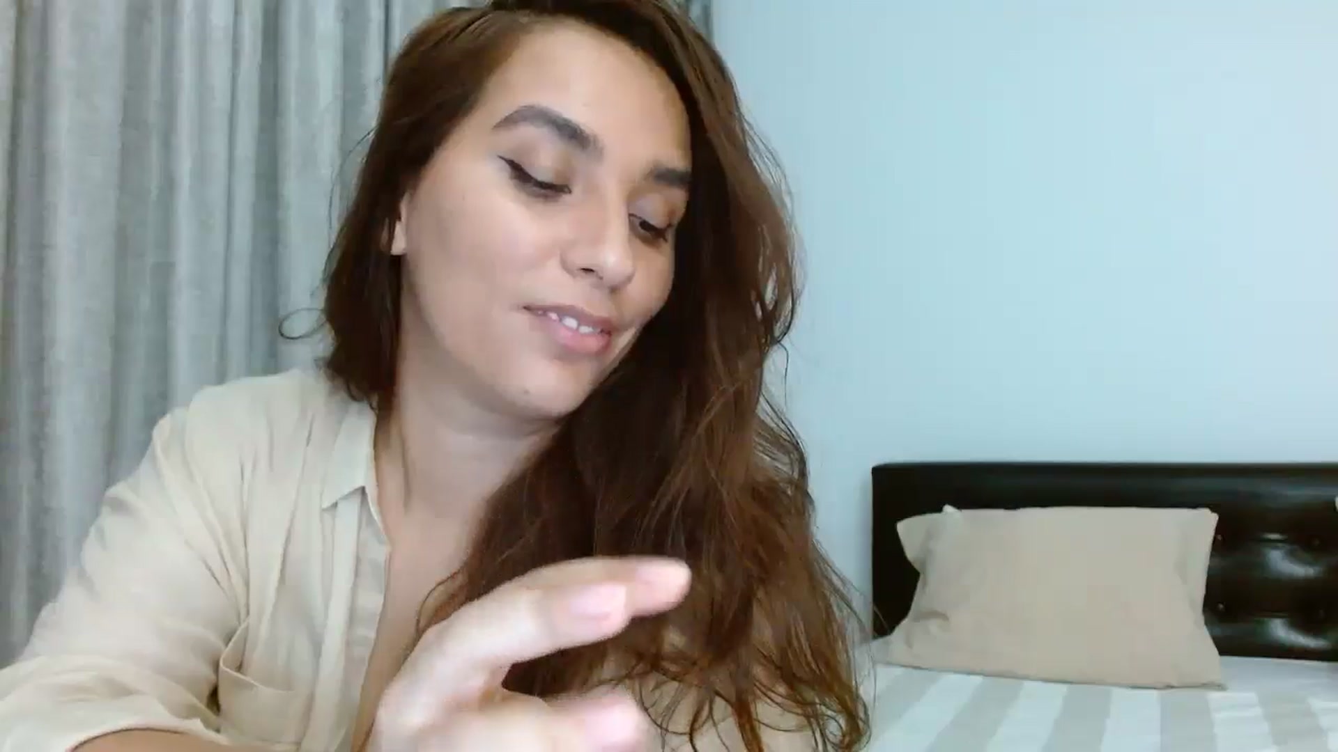 Gallery image thumbnail from DEAR_AMORE's myfreecams stream on, 08/15/2024, 01:58 image 16 of 20