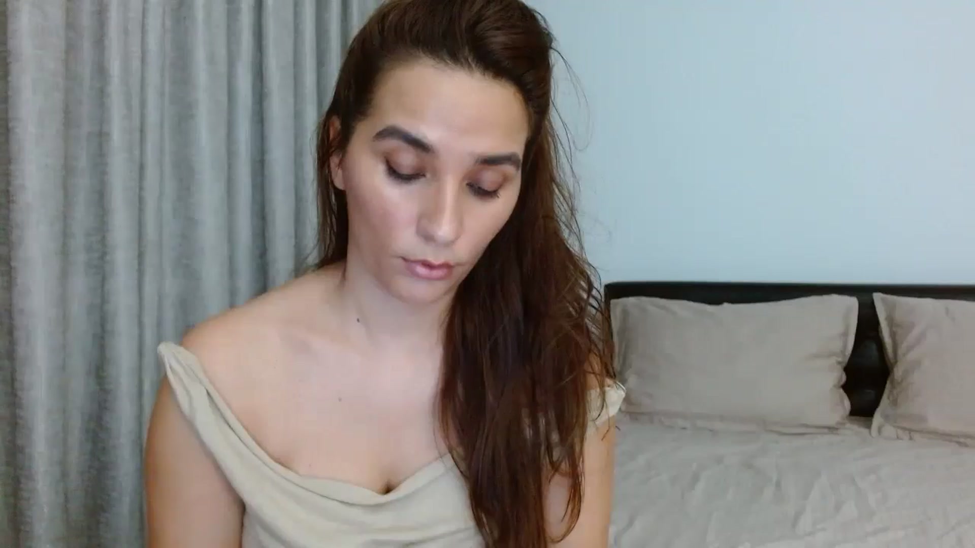 Gallery image thumbnail from DEAR_AMORE's myfreecams stream on, 08/18/2024, 24:00 image 8 of 20