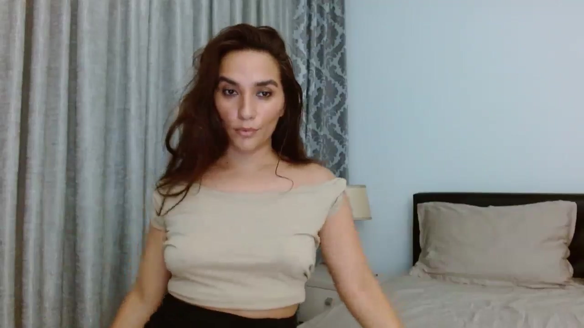 Gallery image thumbnail from DEAR_AMORE's myfreecams stream on, 08/18/2024, 24:00 image 5 of 20