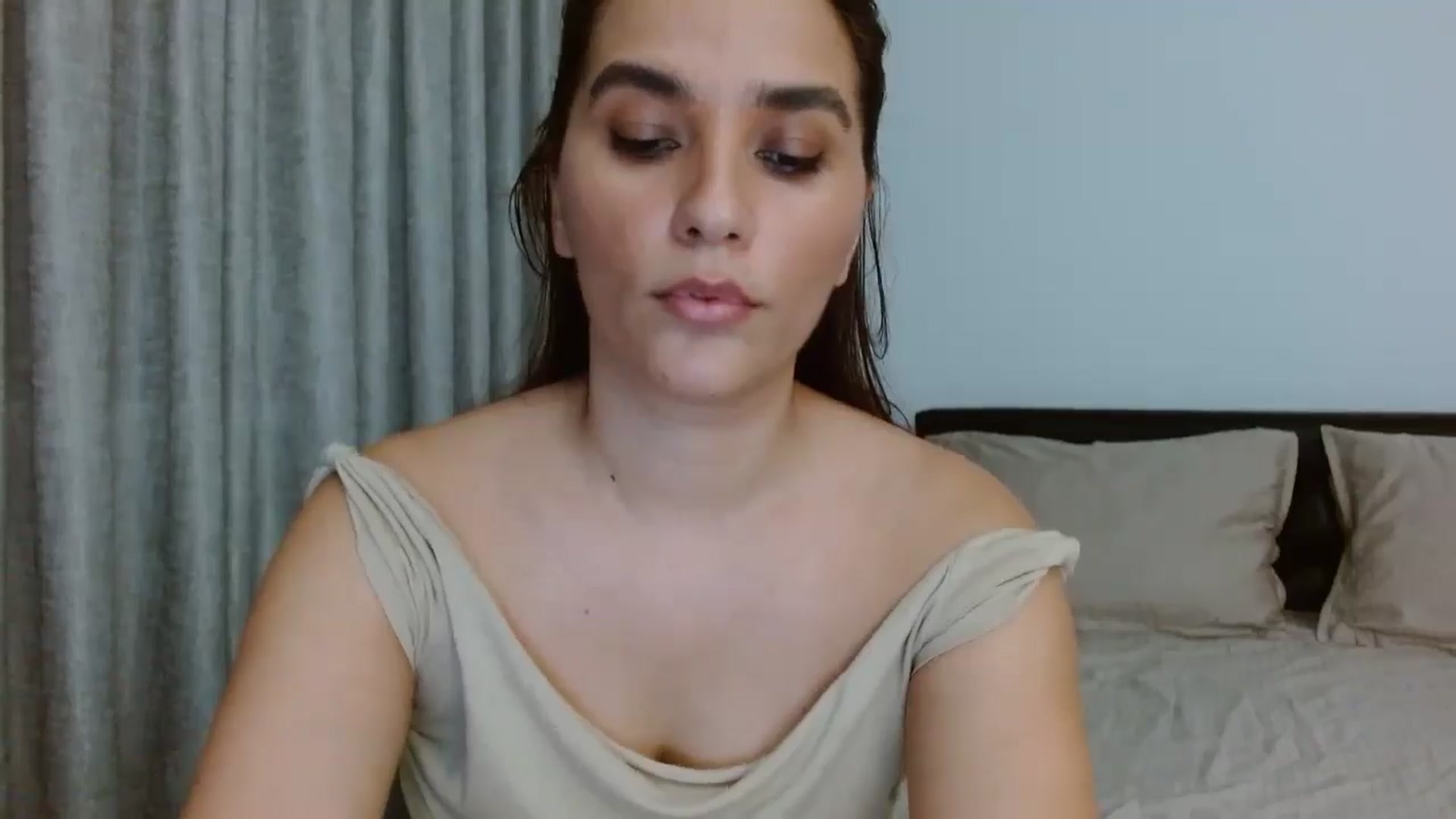 Gallery image thumbnail from DEAR_AMORE's myfreecams stream on, 08/18/2024, 24:00 image 7 of 20
